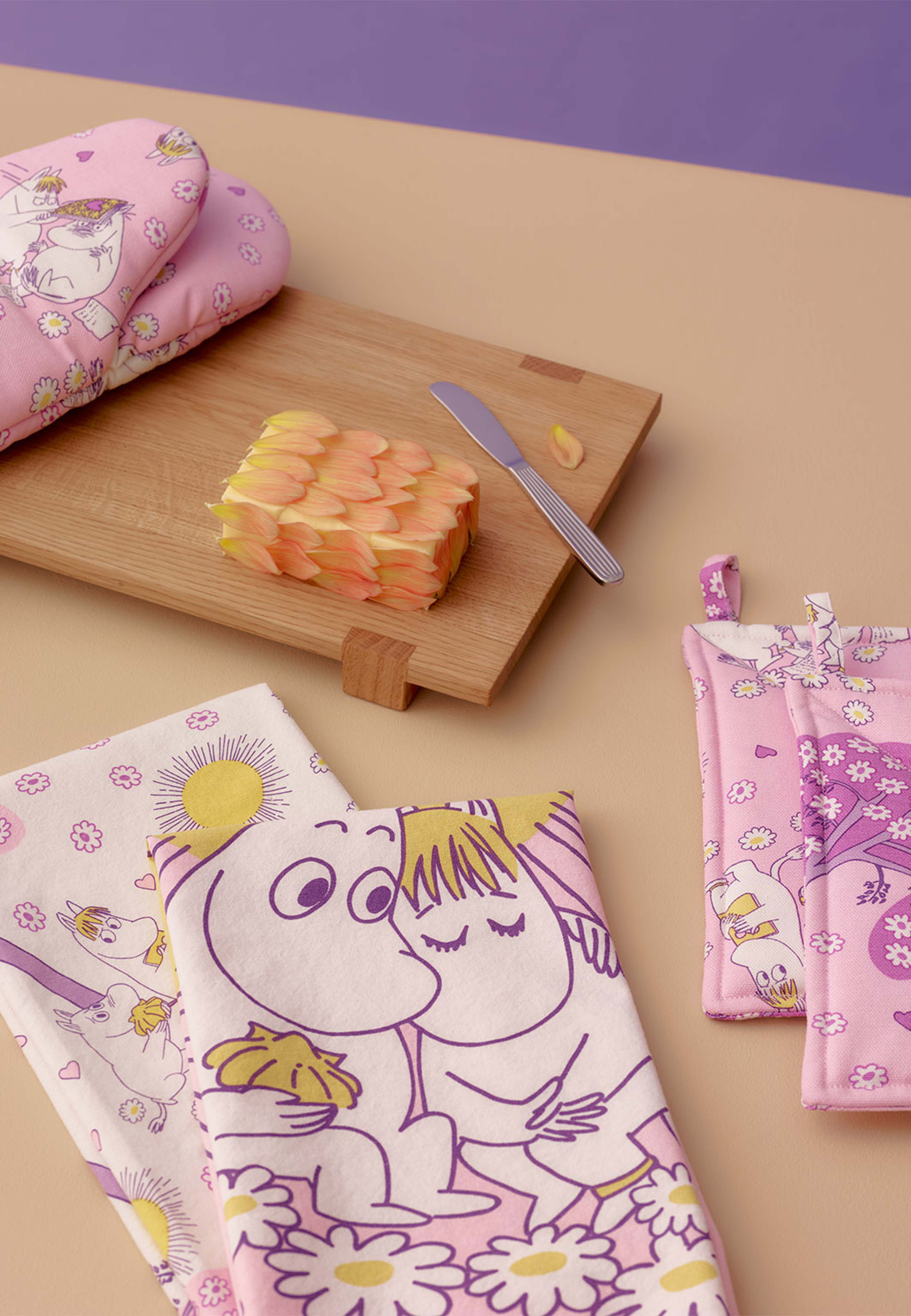 Mumin grytlappar st 22x22cm Förälskade, från Arabia, i färgen Rosa. Klicka för att öppna bilden i stort format