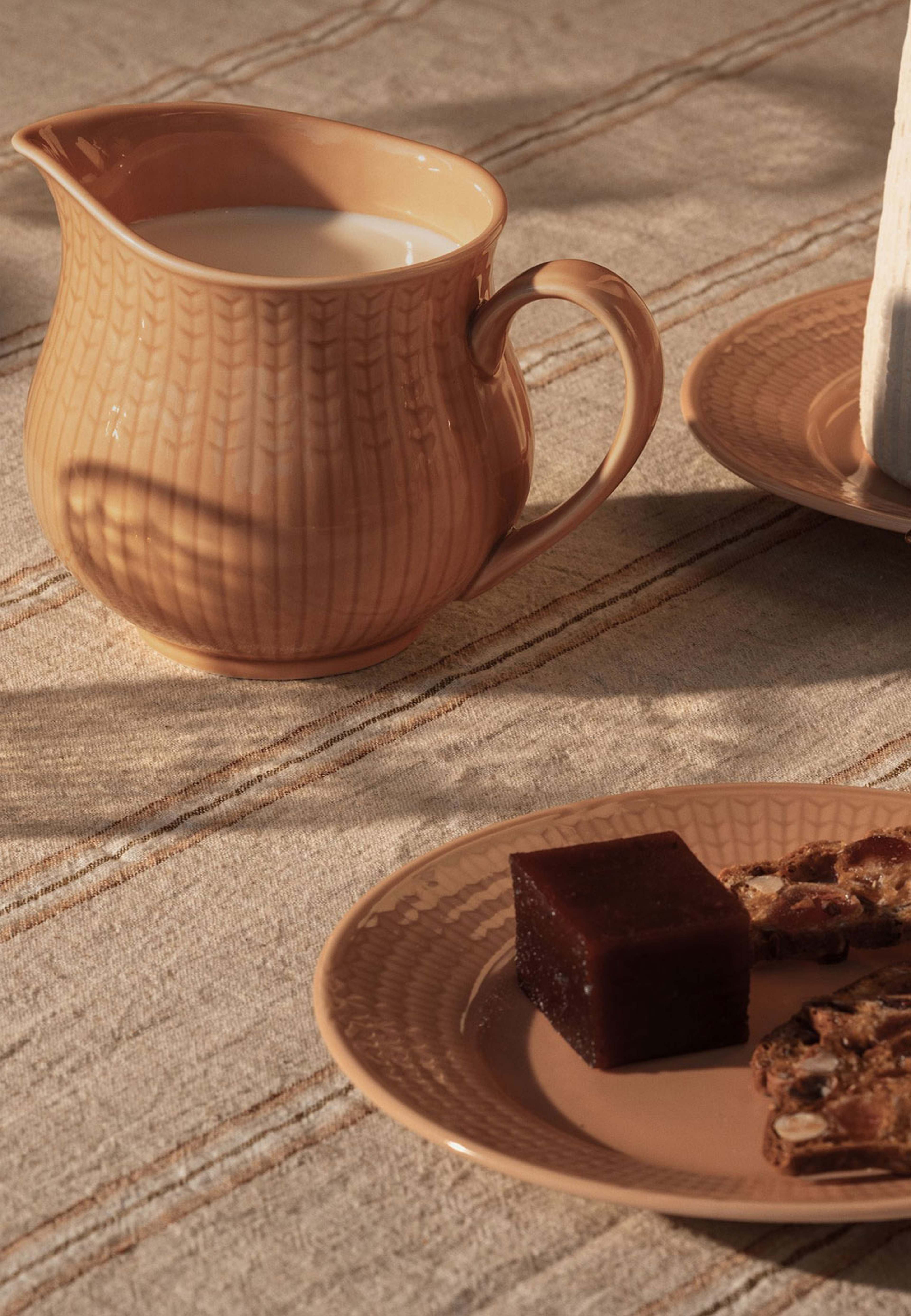 Swedish Grace tallrik 17 cm jubilee, från Rörstrand, i färgen Karamell. Klicka för att öppna bilden i stort format