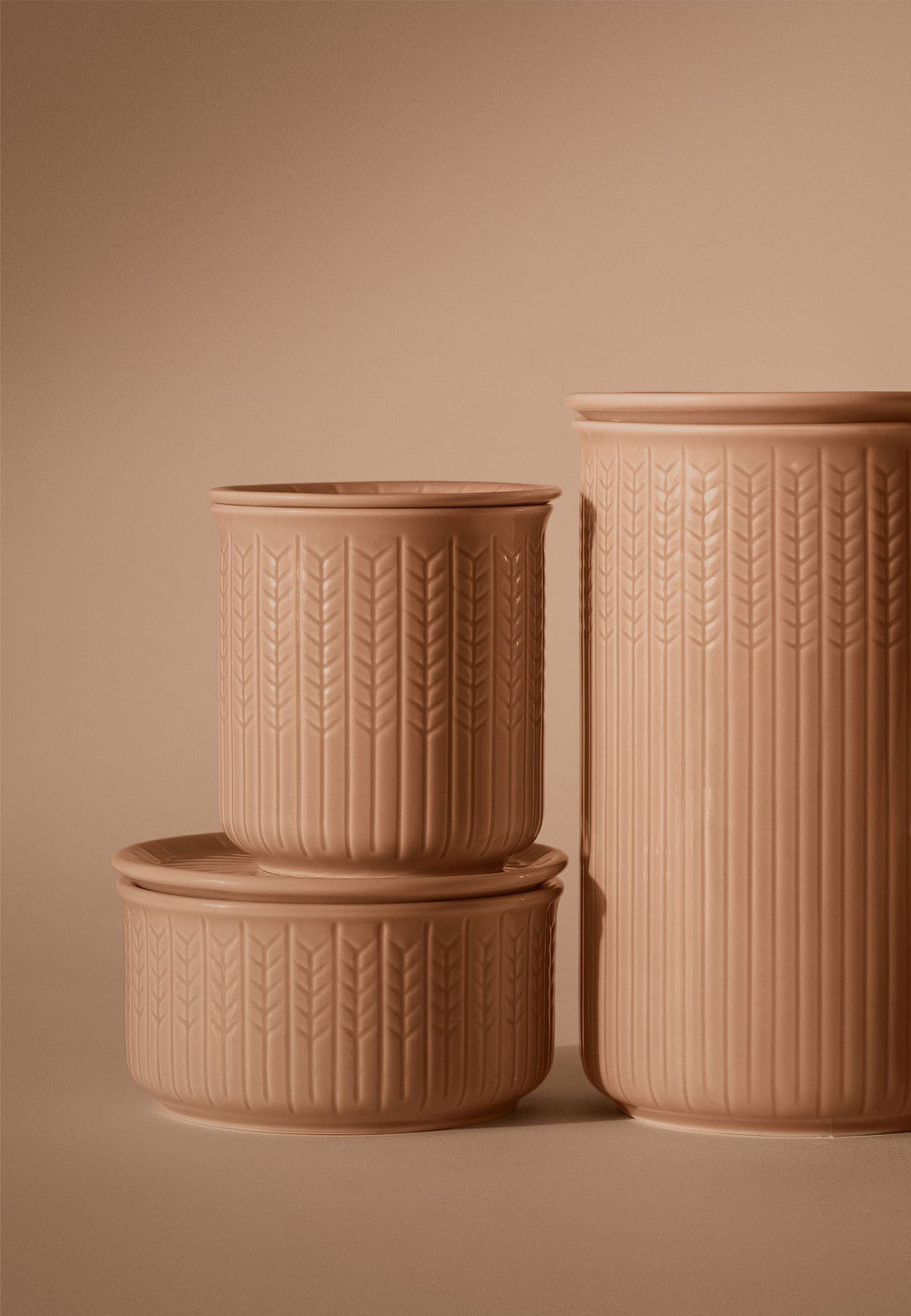 Swedish Grace tallrik 27 cm jubilee, från Rörstrand, i färgen Karamell. Klicka för att öppna bilden i stort format