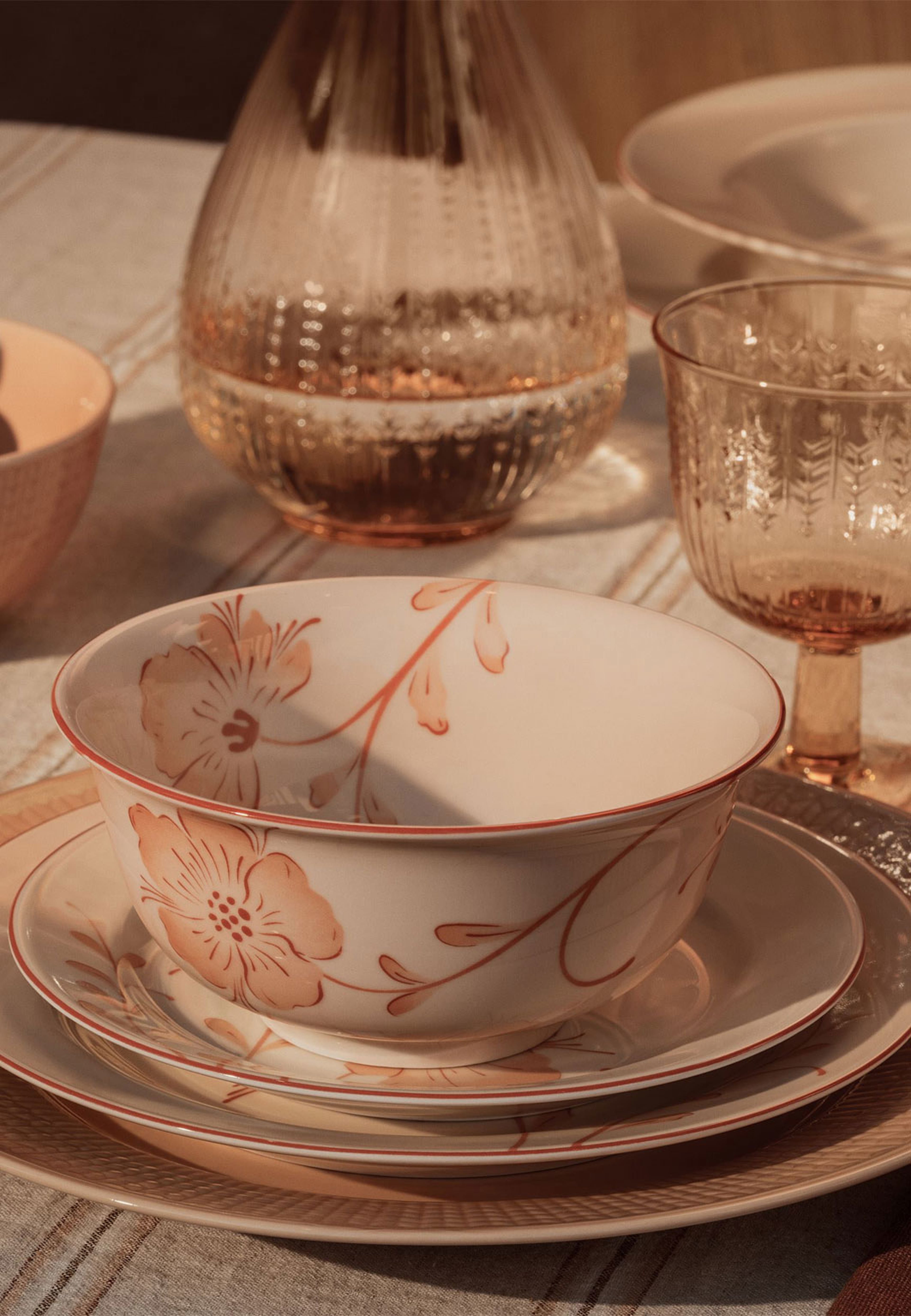 Fågel tallrik 18 cm jubilee, från Rörstrand, i färgen Karamell. Klicka för att öppna bilden i stort format