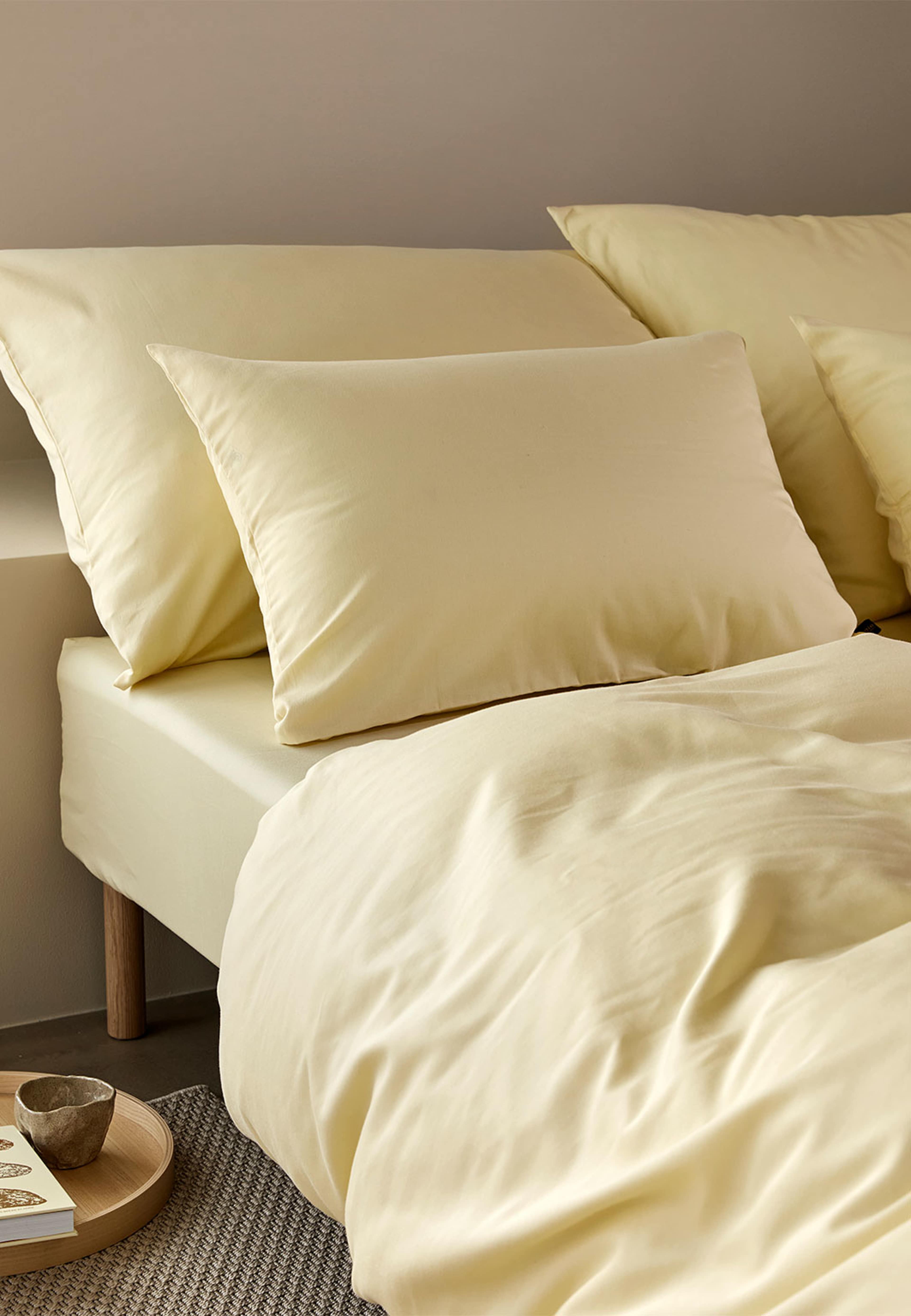 Harmoni Extra fin satin Bäddset 150x210cm, från Høie of Scandinavia, i färgen Ljus Gul. Klicka för att öppna bilden i stort format