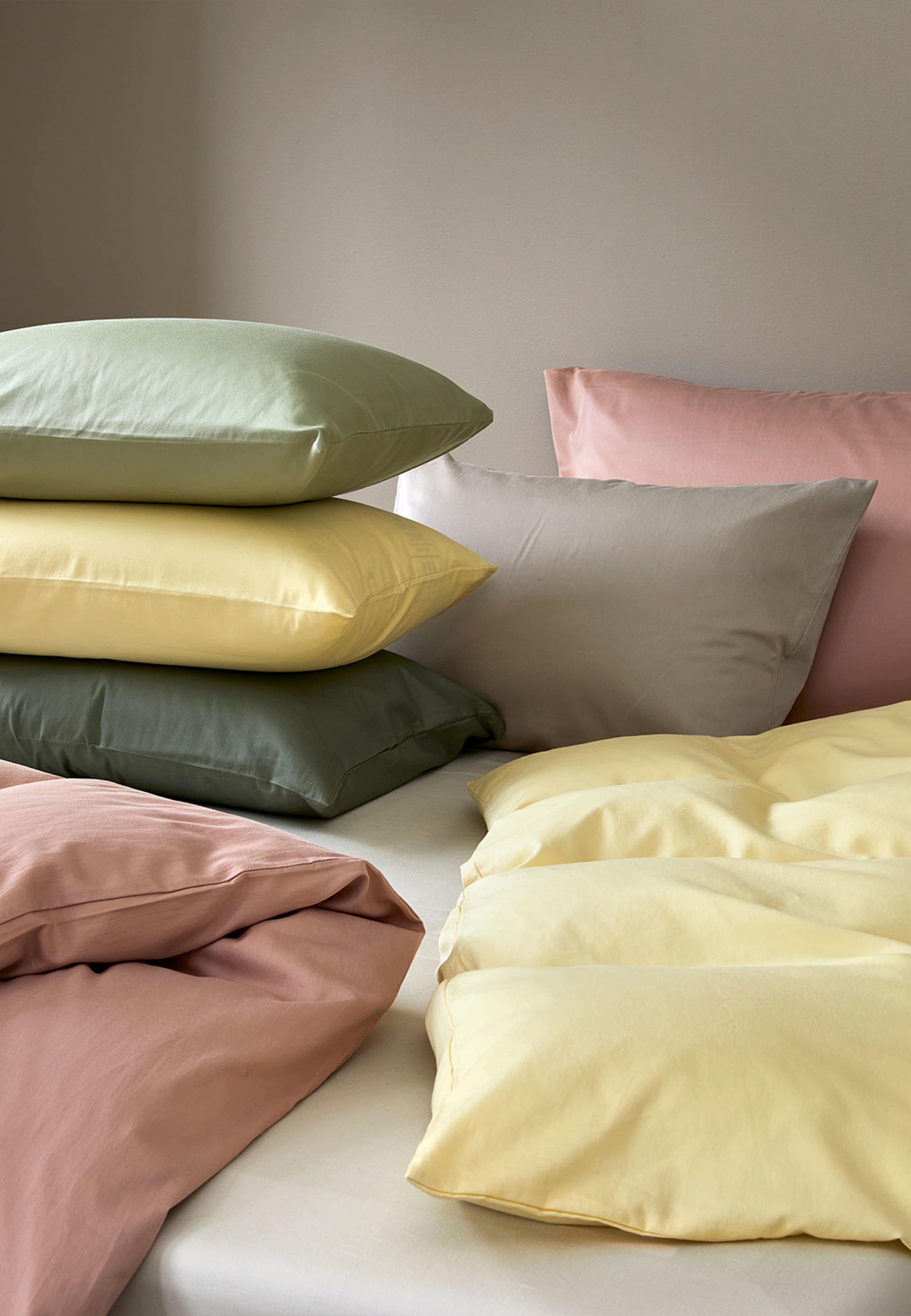 Harmoni Extra fin satin Bäddset 150x210cm, från Høie of Scandinavia, i färgen Ljus Gul. Klicka för att öppna bilden i stort format