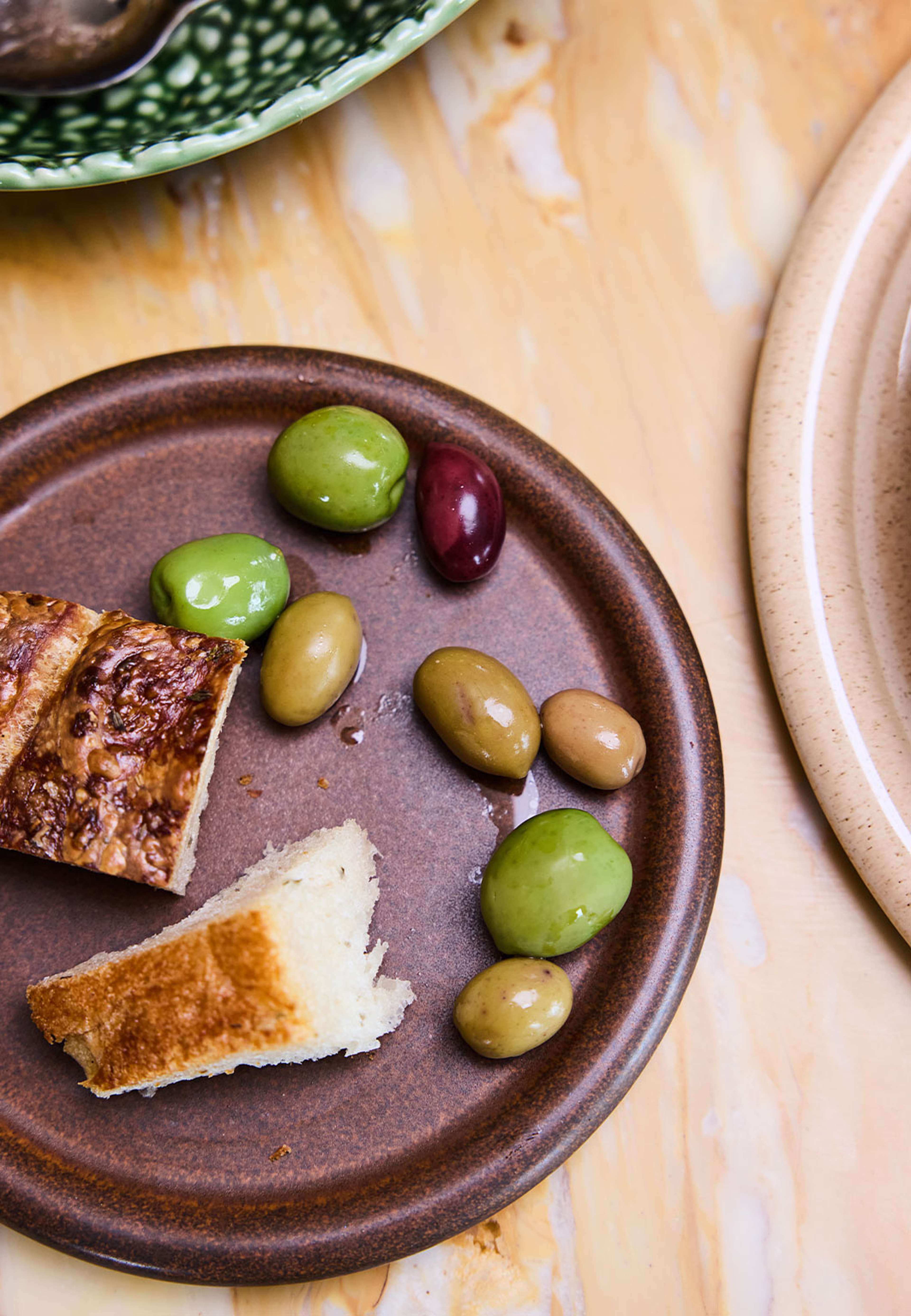 Liten assiett Porto, från Byon, i färgen Brun. Klicka för att öppna bilden i stort format