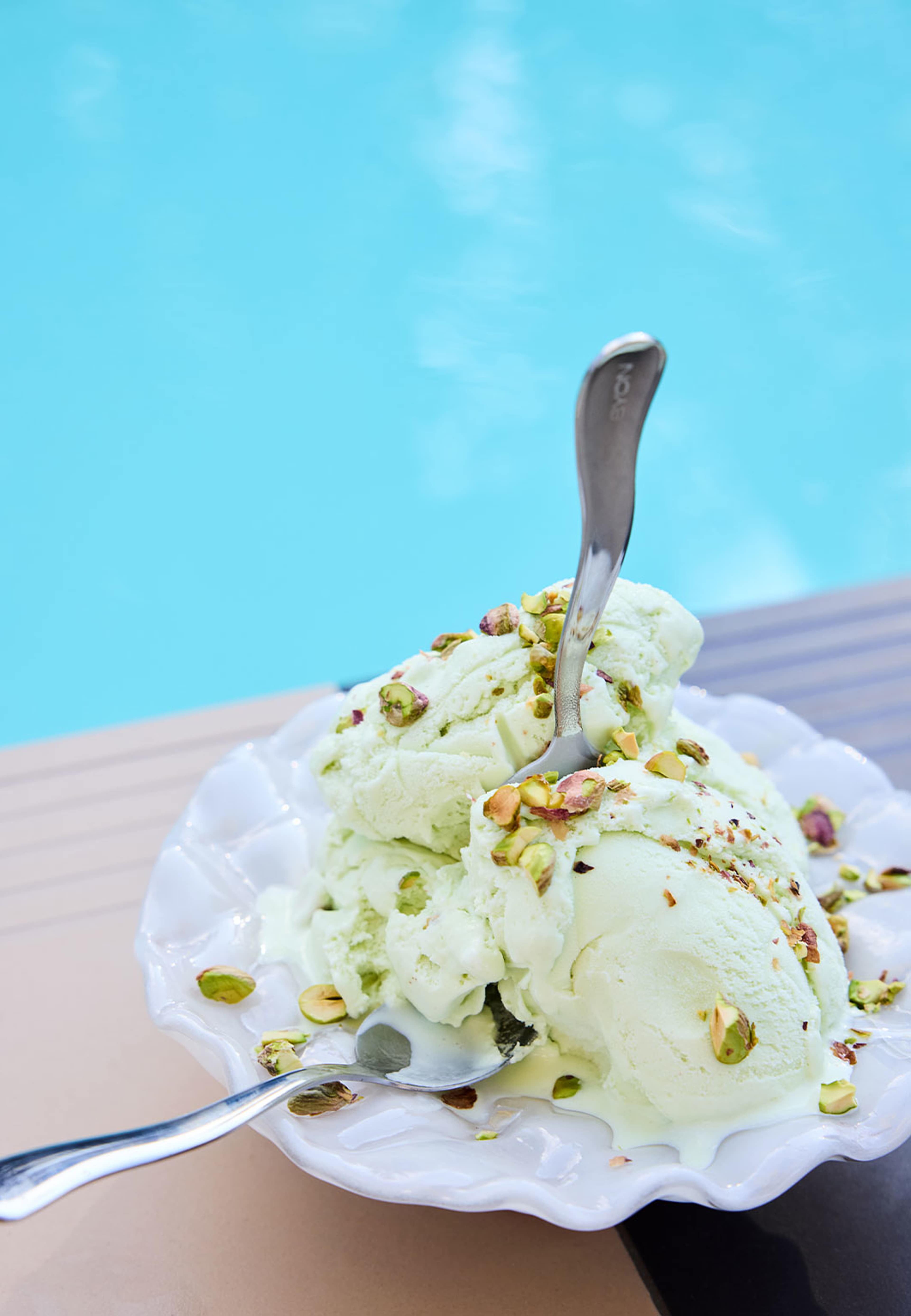 Skål Laranne M, från Byon, i färgen Benvit. Klicka för att öppna bilden i stort format