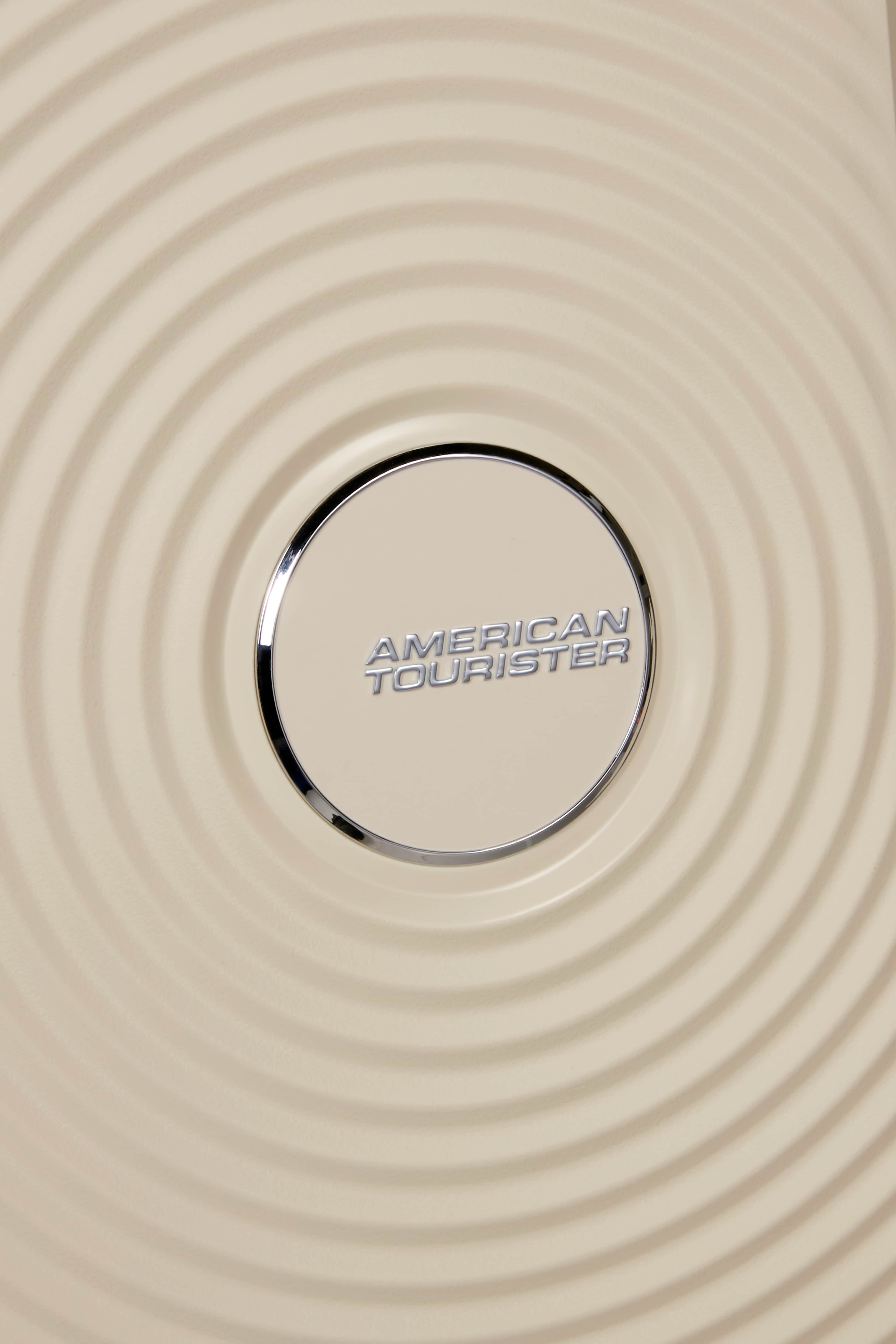 Soundbox expanderbar kabinväska 67 cm, från American Tourister, i färgen Coconut Sand. Klicka för att öppna bilden i stort format