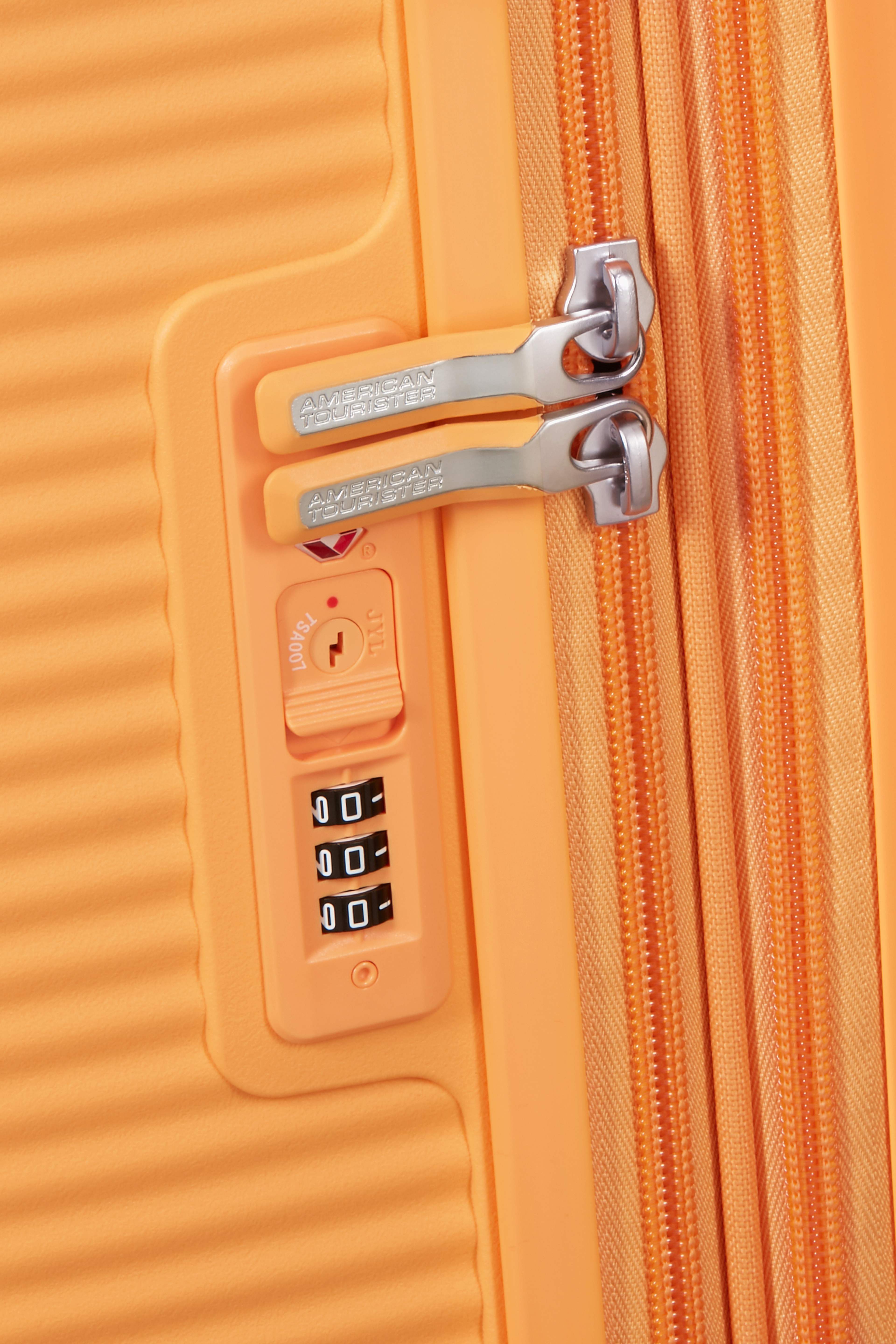 Soundbox expanderbar kabinväska 55 cm, från American Tourister, i färgen Papaya Pop. Klicka för att öppna bilden i stort format