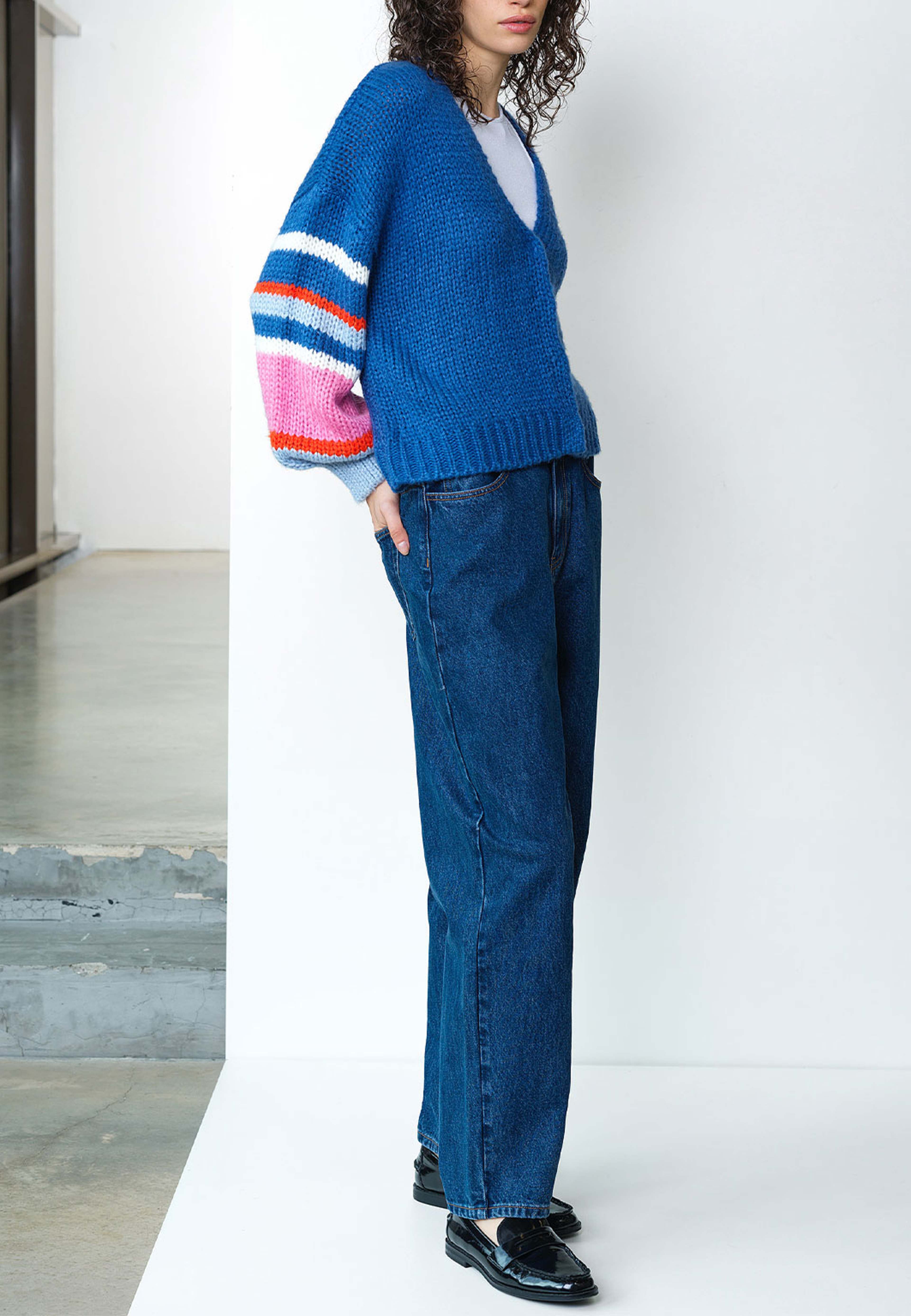 Monroe Colour Striped Sleeve Cardigan, från French Connection, i färgen Azure Blue Multi. Klicka för att öppna bilden i stort format