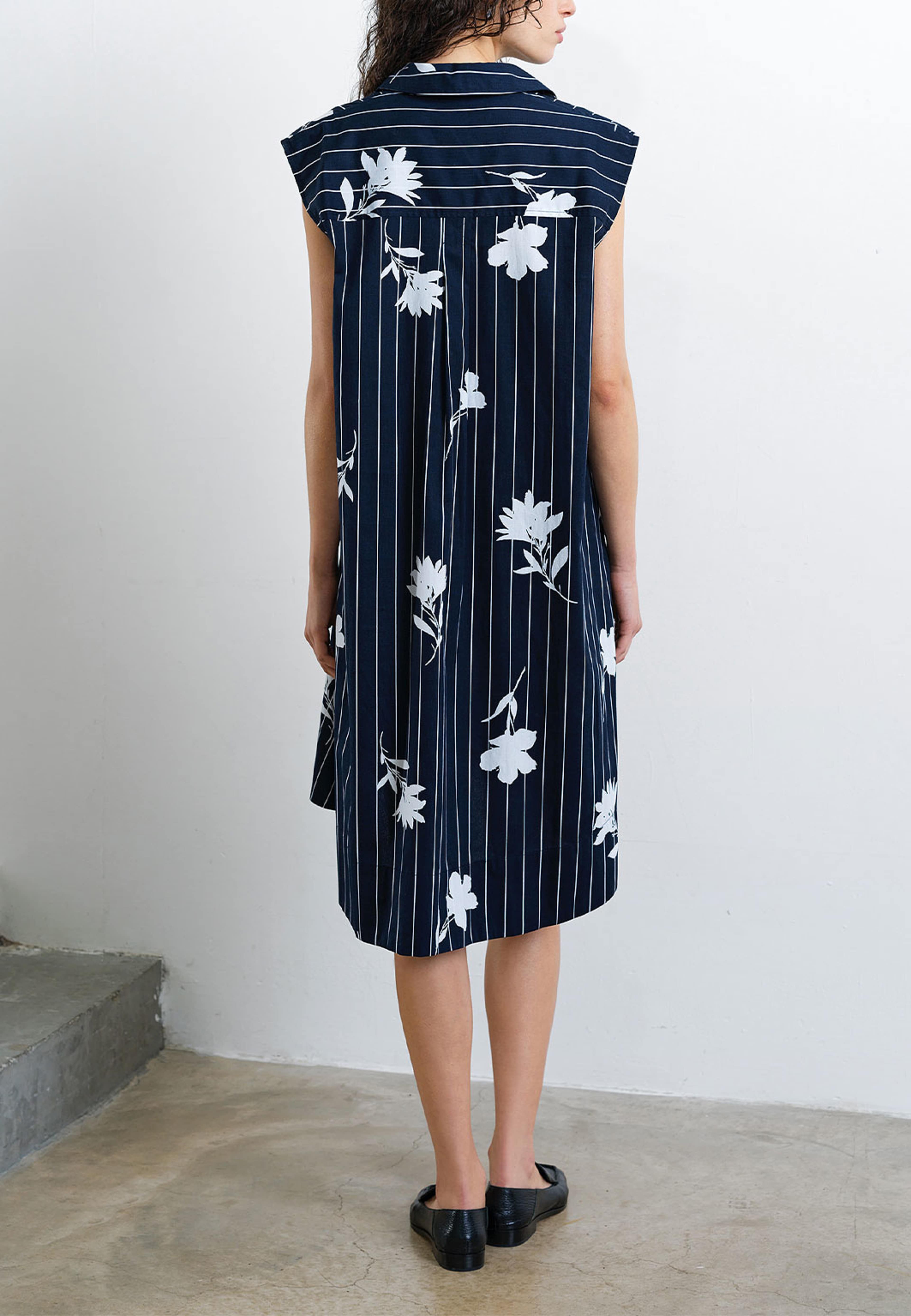 Cambria Cotton Sleeveless Drawstring Dress, från French Connection, i färgen New Navy/White. Klicka för att öppna bilden i stort format