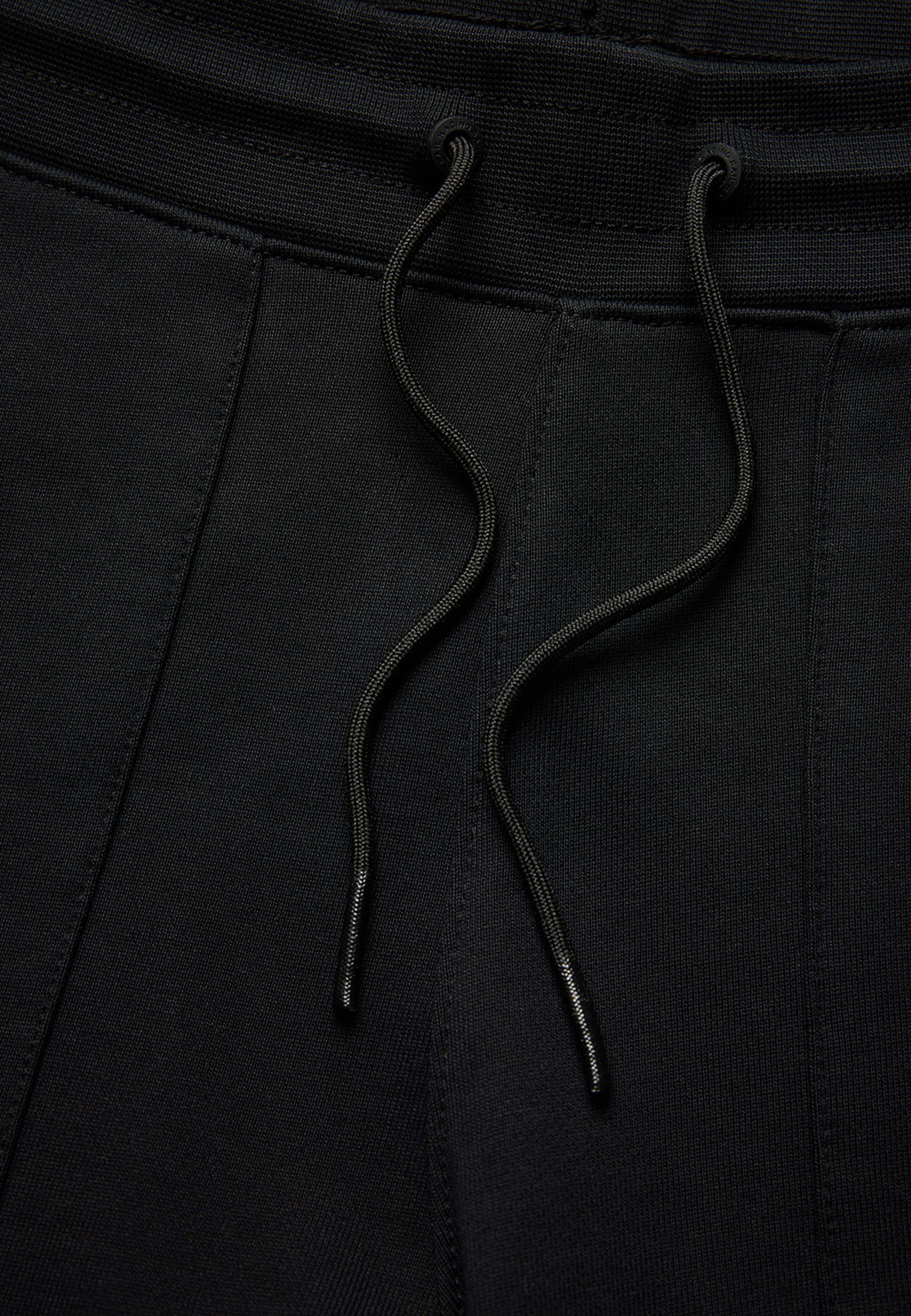 Bowman Monochrome Shorts, från Sail Racing, i färgen Carbon. Klicka för att öppna bilden i stort format