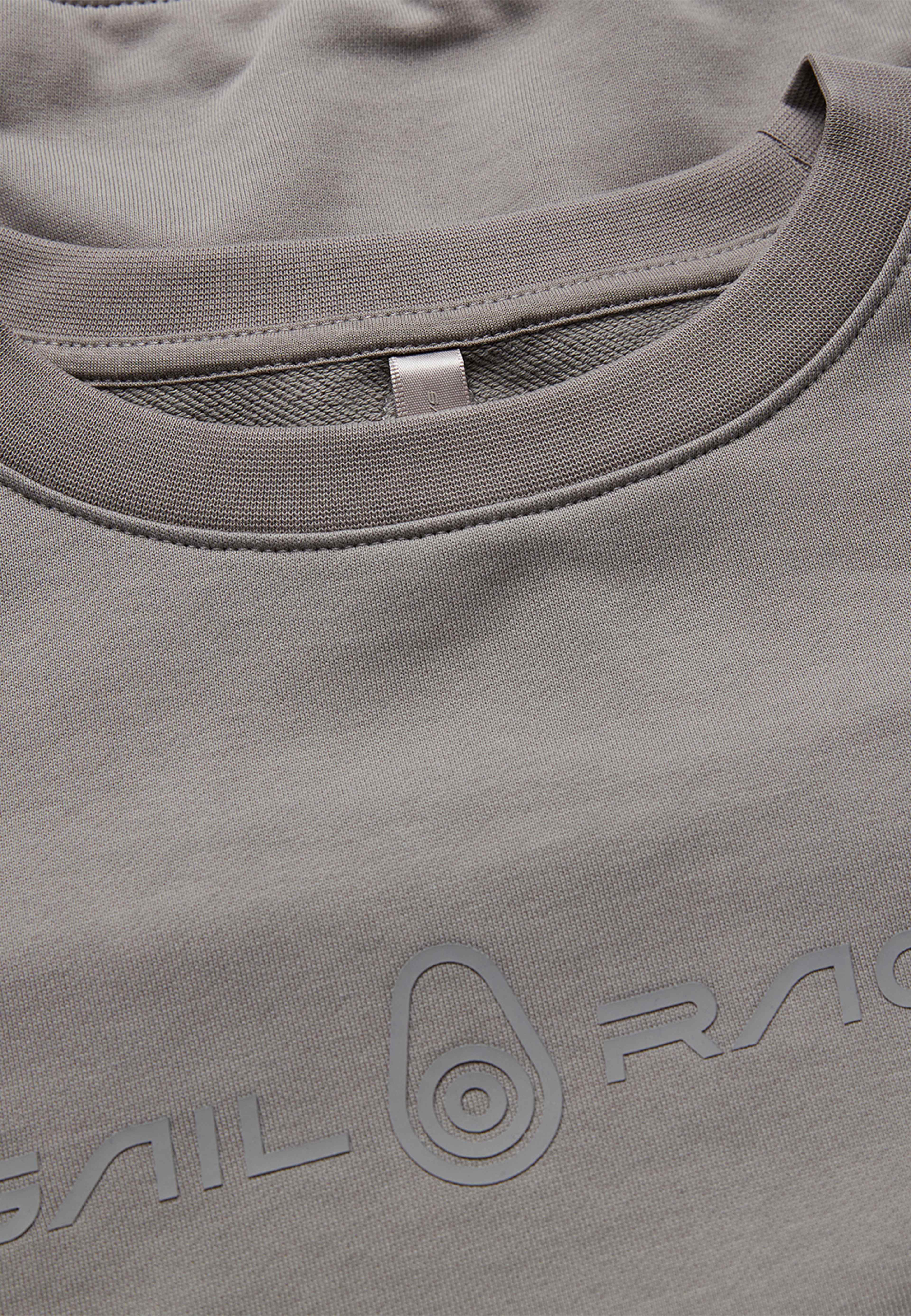 Bowman Monochrome Sweater, från Sail Racing, i färgen Oyster. Klicka för att öppna bilden i stort format
