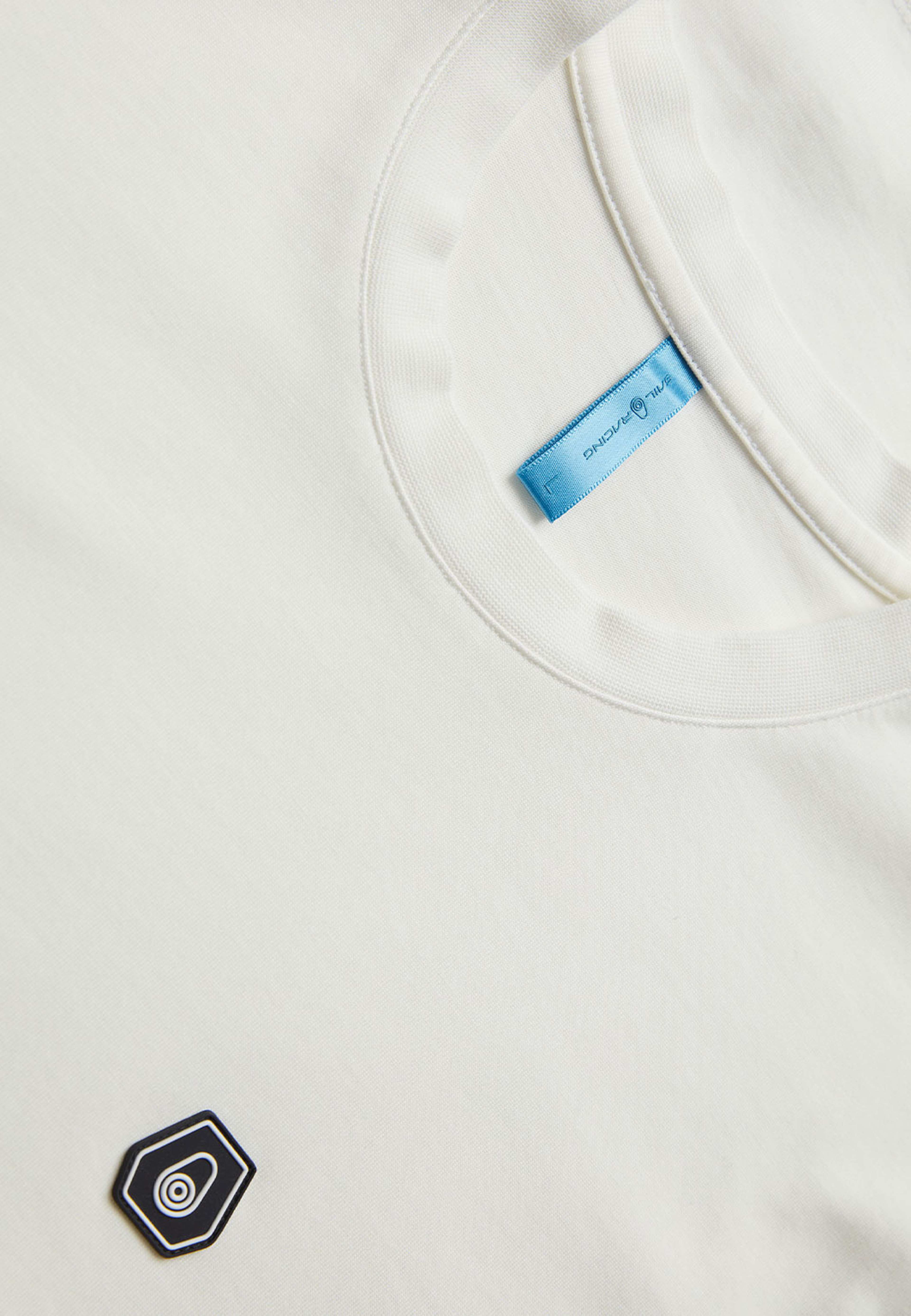 Fleet Tee, från Sail Racing, i färgen Off White. Klicka för att öppna bilden i stort format