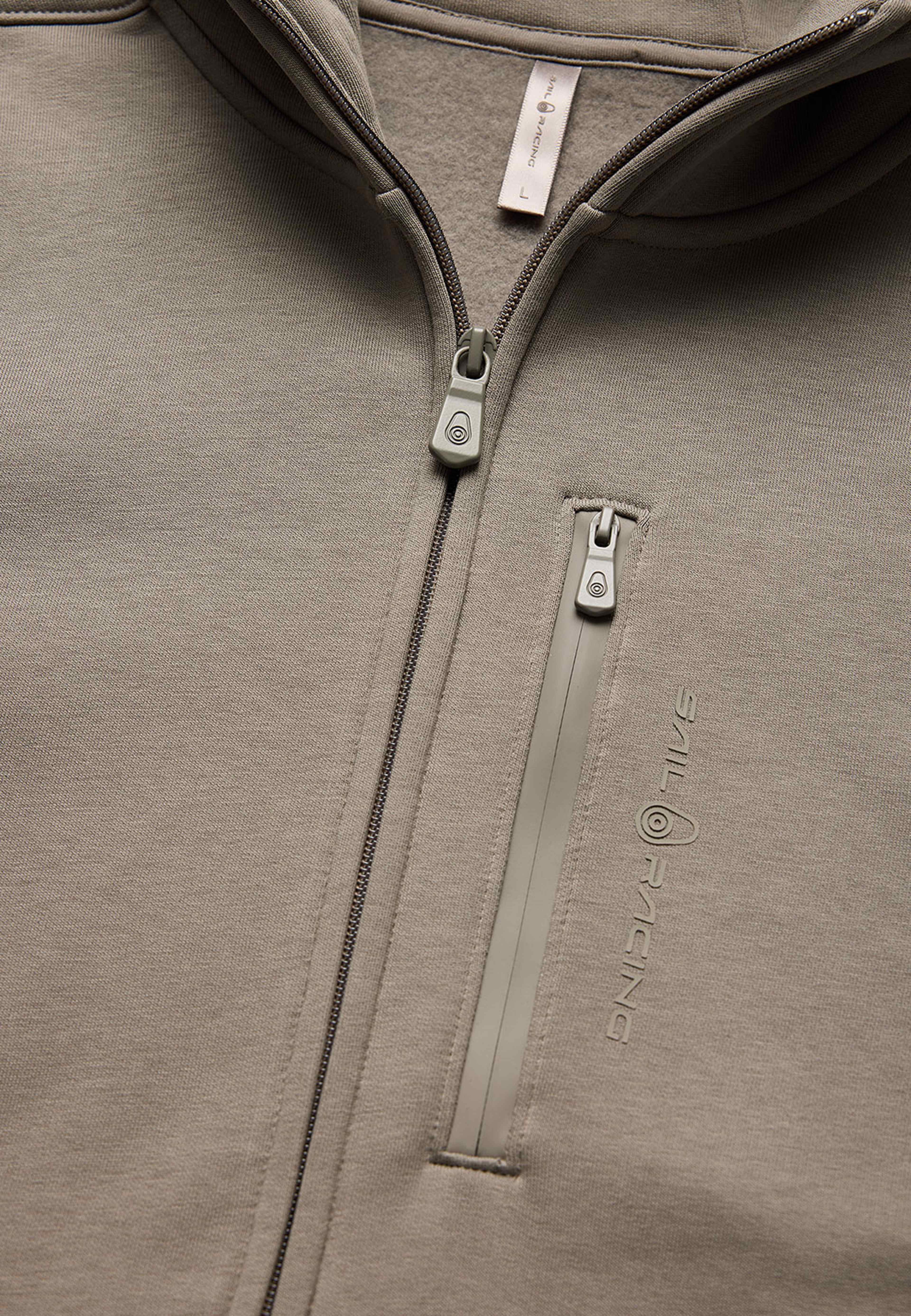 Bowman Monochrome Zip Hood, från Sail Racing, i färgen Oyster. Klicka för att öppna bilden i stort format