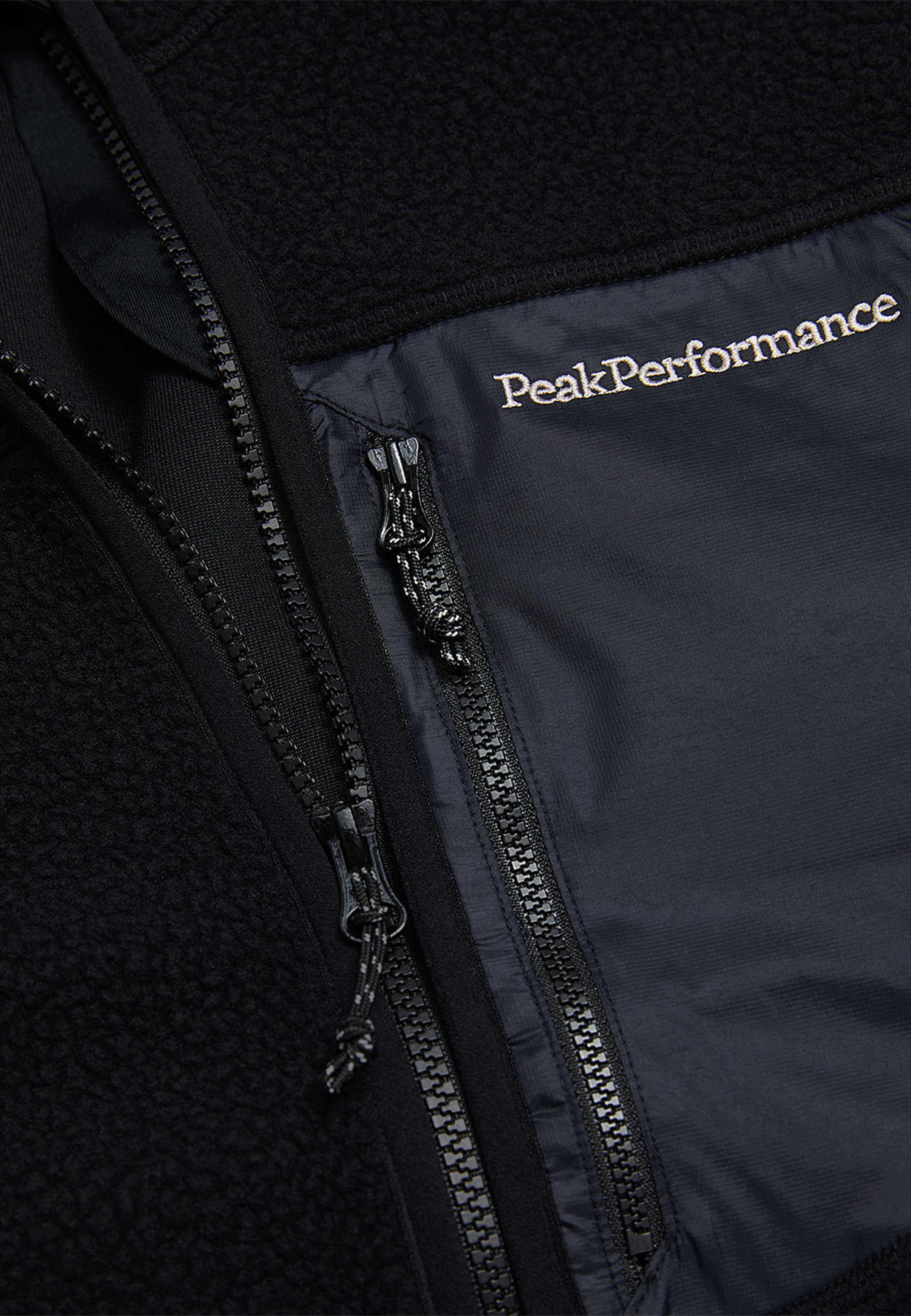 NatureRush Pile Zip Jacket, från Peak Performance, i färgen Black/Black/. Klicka för att öppna bilden i stort format