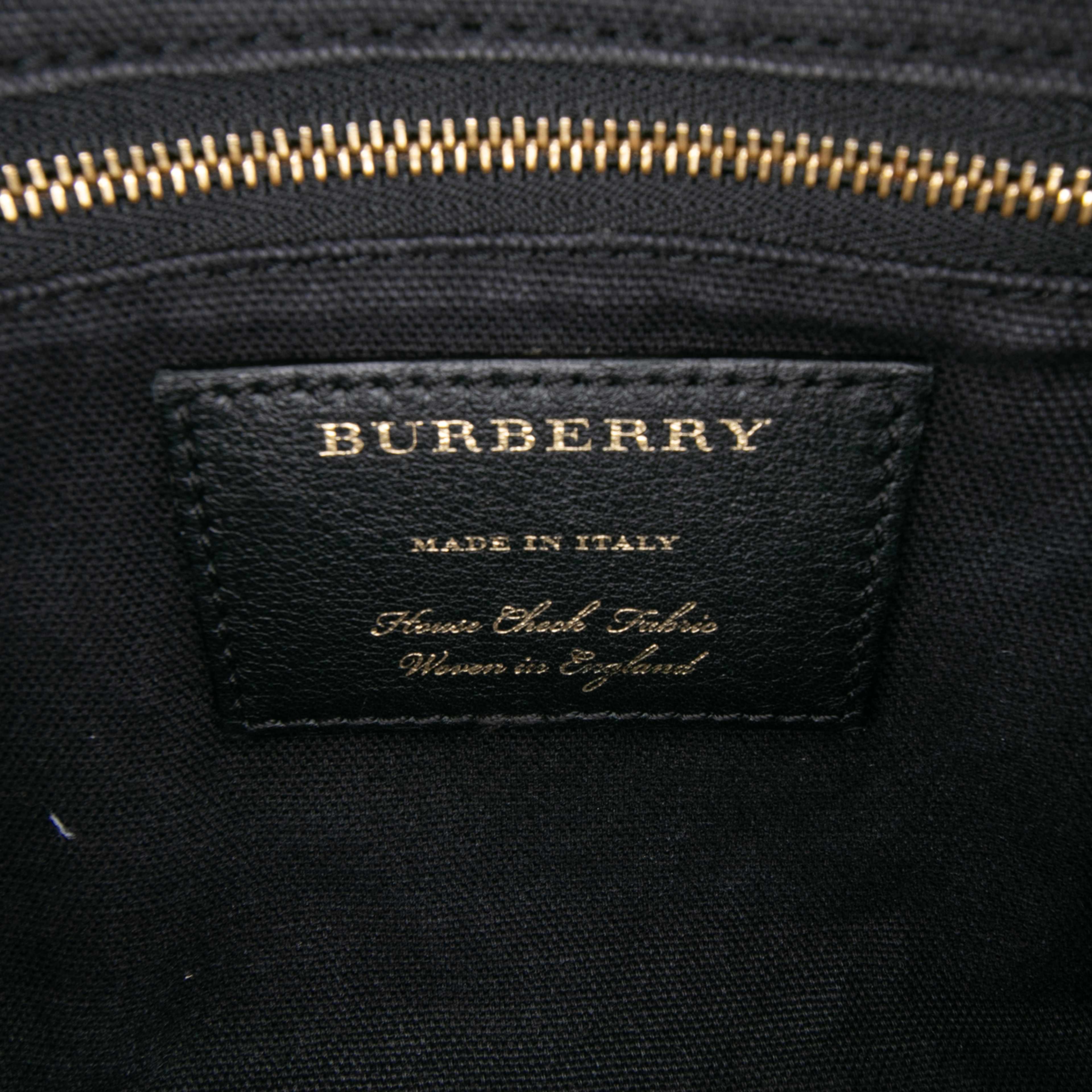 Burberry Small House Check Canvas Alchester Bowling Bag, från Luxclusif, i färgen beige. Klicka för att öppna bilden i stort format