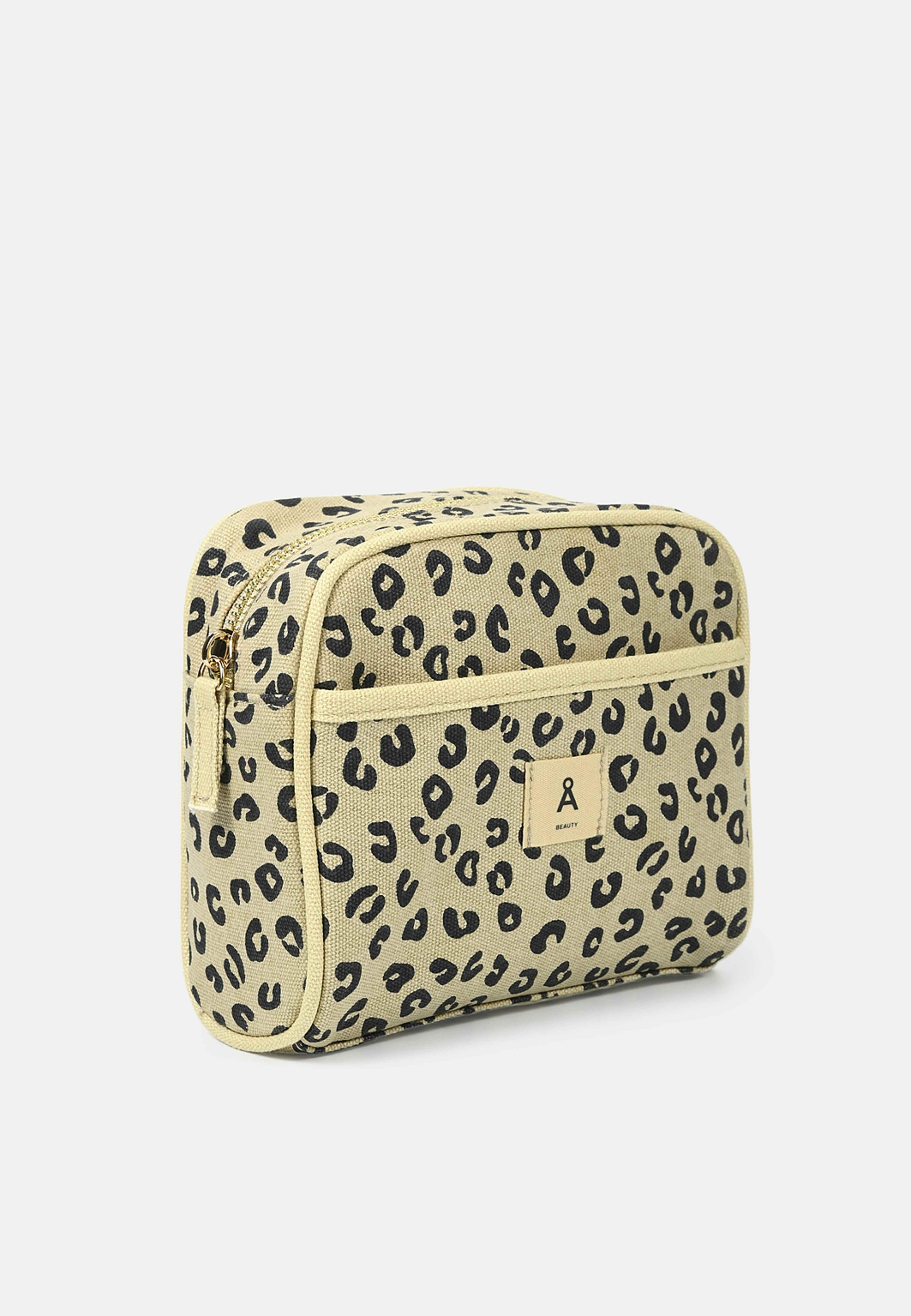 Cotton Beauty Bag, från Å BEAUTY, i färgen Leo. Klicka för att öppna bilden i stort format