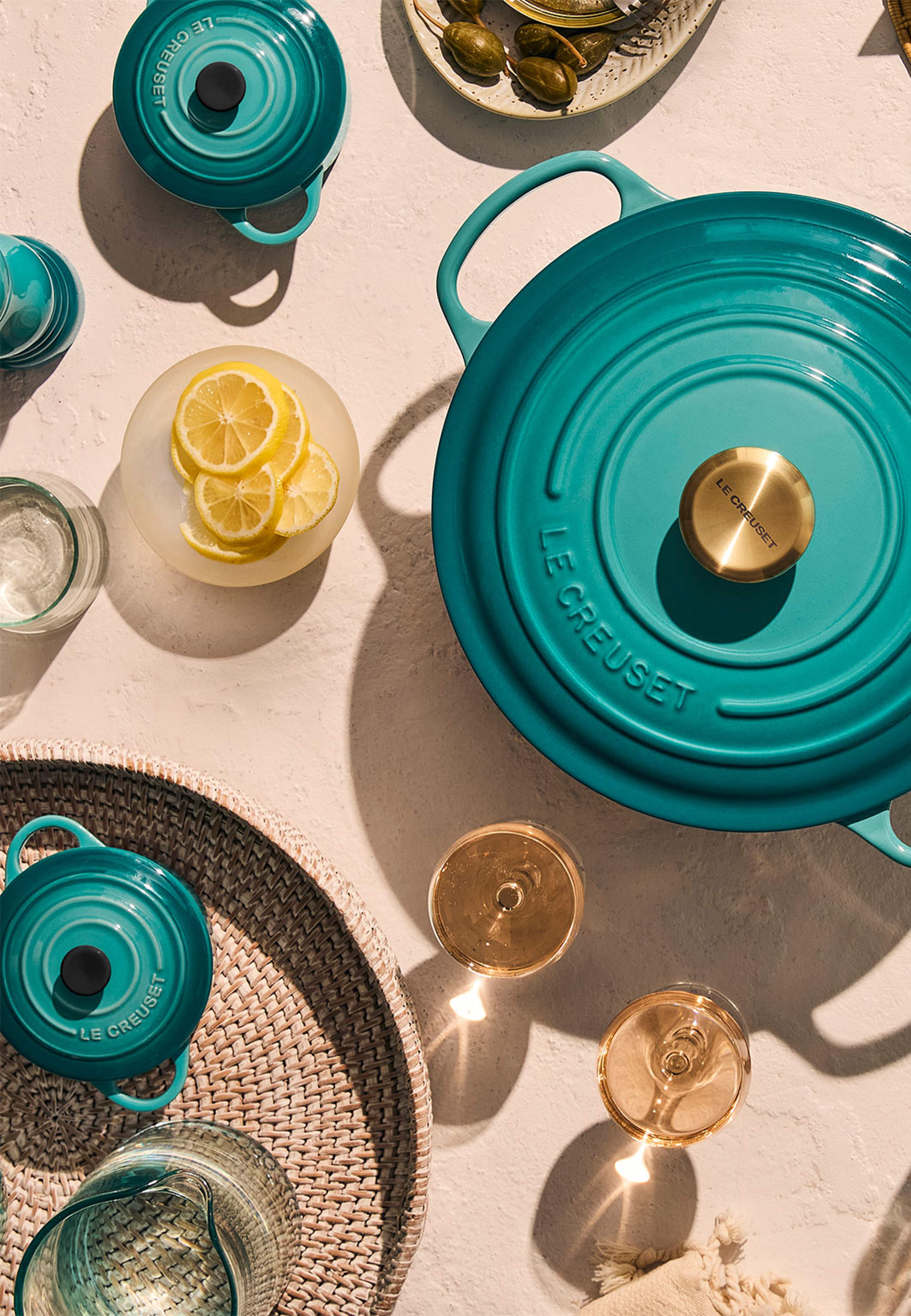 Signature stengods minigryta 250ml Bleu Riviera, från Le Creuset, i färgen Bleu Riviera. Klicka för att öppna bilden i stort format