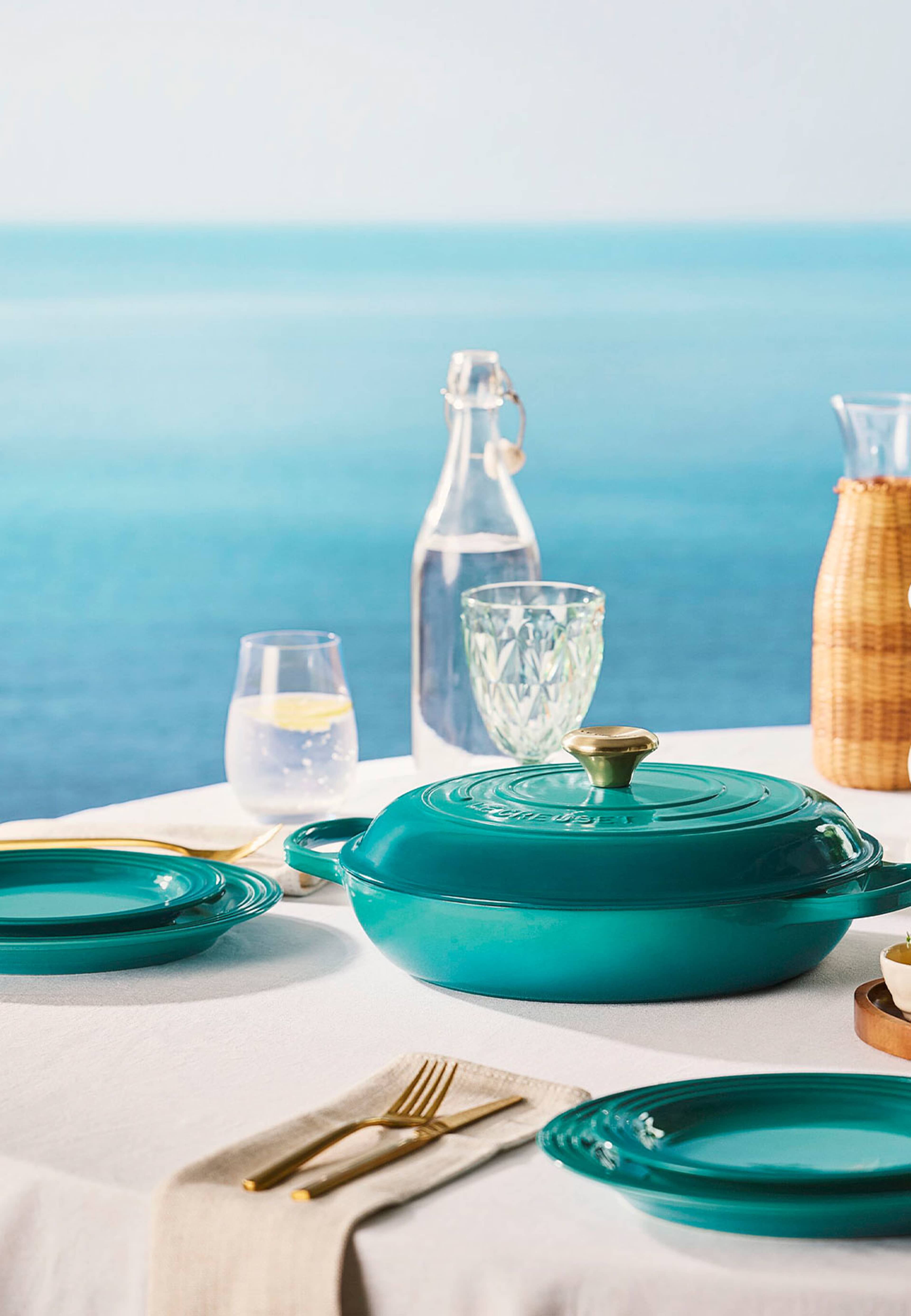 Coupe stengods frukosttallrik 22cm Bleu Riviera, från Le Creuset, i färgen Bleu Riviera. Klicka för att öppna bilden i stort format