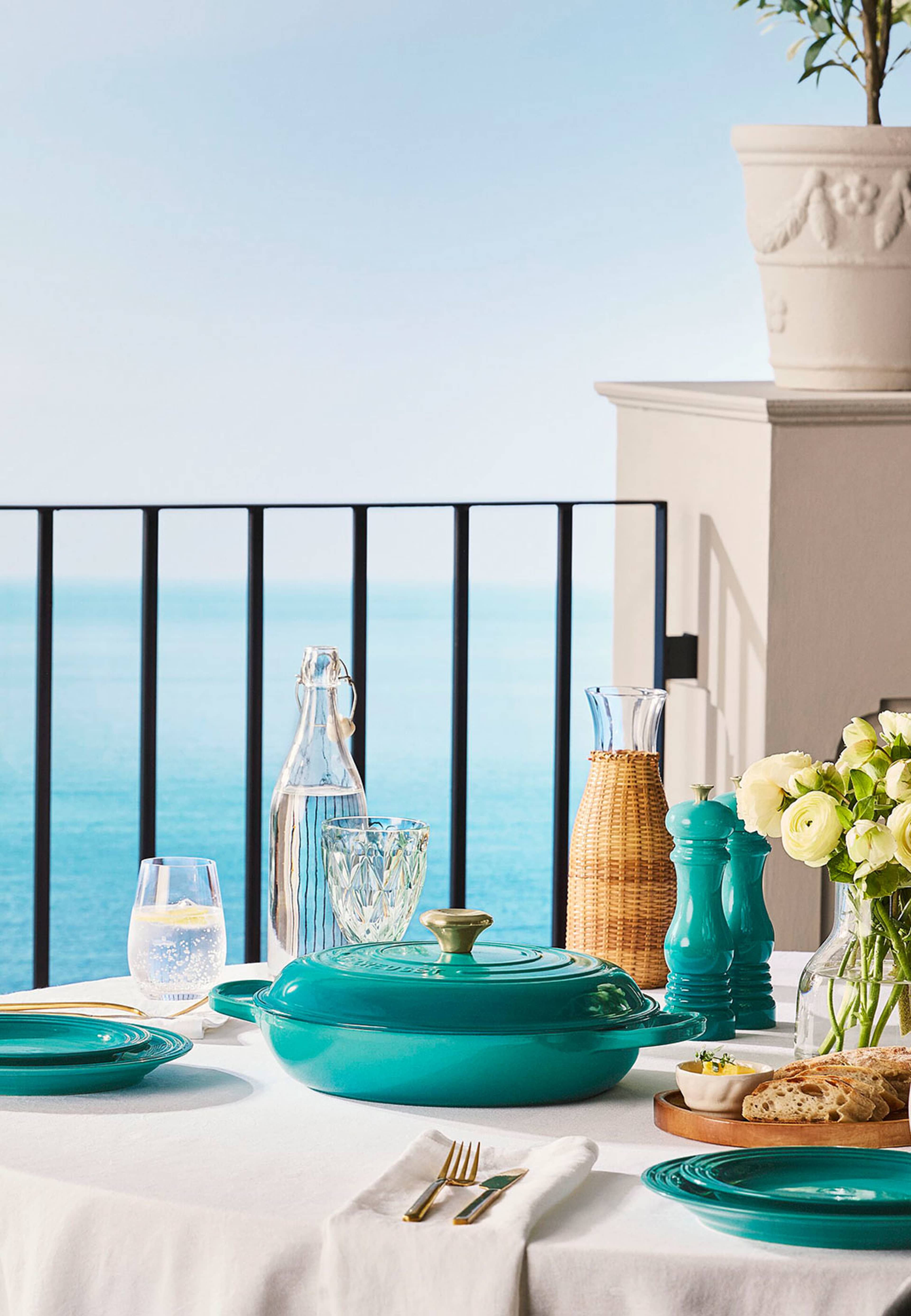 Signature saltkvarn 21cm Bleu Riviera, från Le Creuset, i färgen Bleu Riviera. Klicka för att öppna bilden i stort format