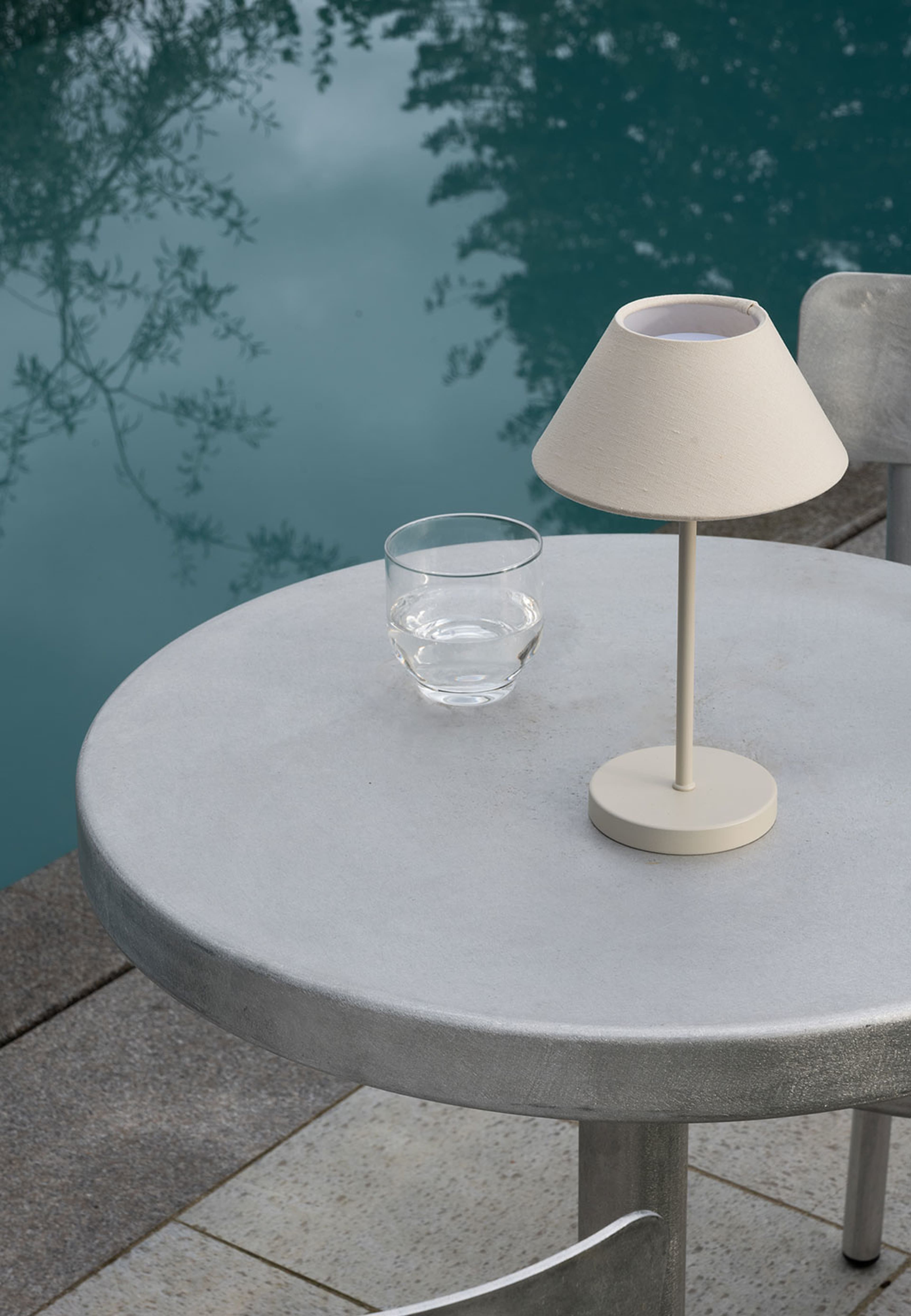 Teya table portable offwhite, från Watt&Veke, i färgen Offwhite. Klicka för att öppna bilden i stort format