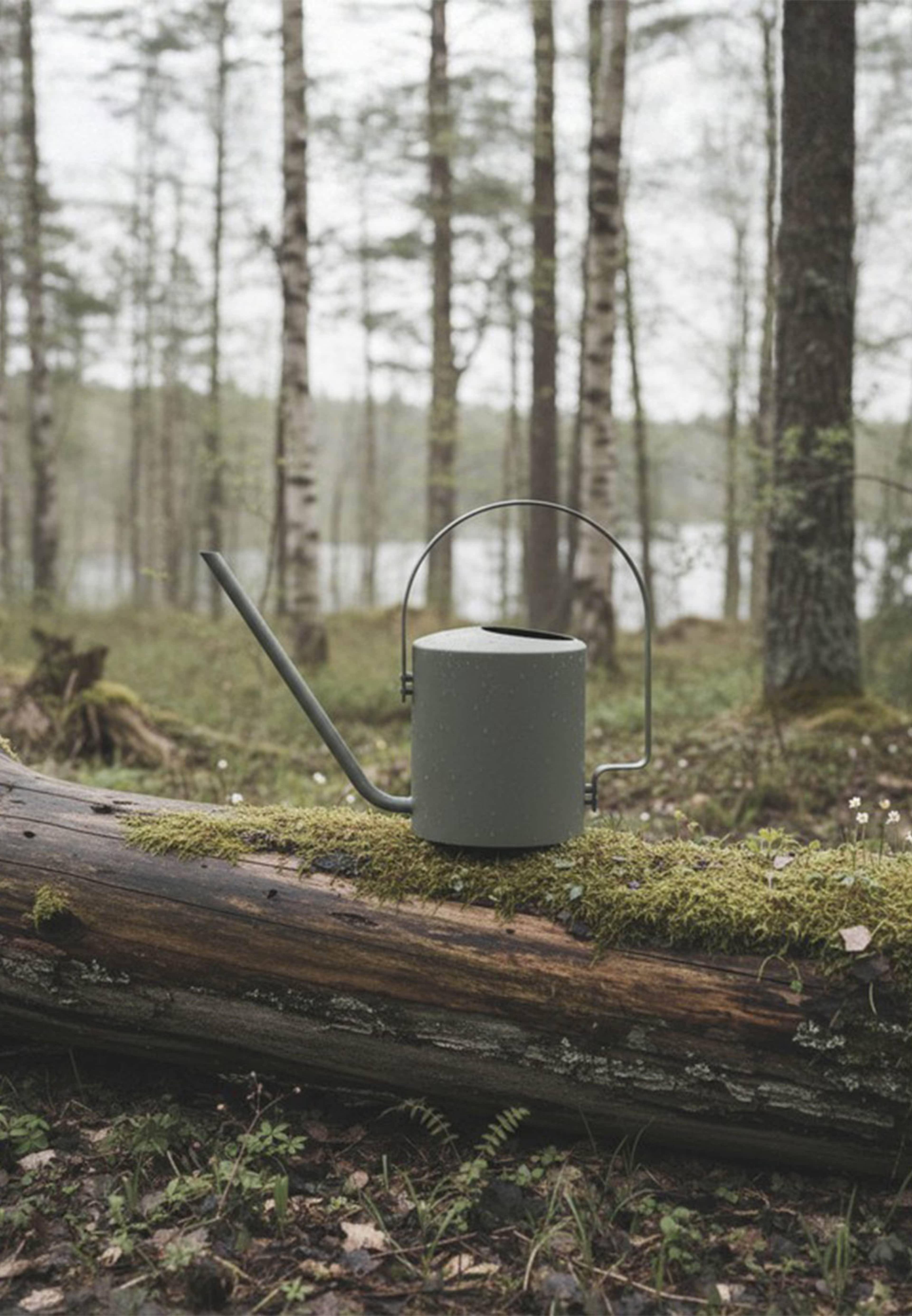 Original vattenkanna 1.7 l soft dark forest, från Stelton, i färgen Soft Dark Forest. Klicka för att öppna bilden i stort format