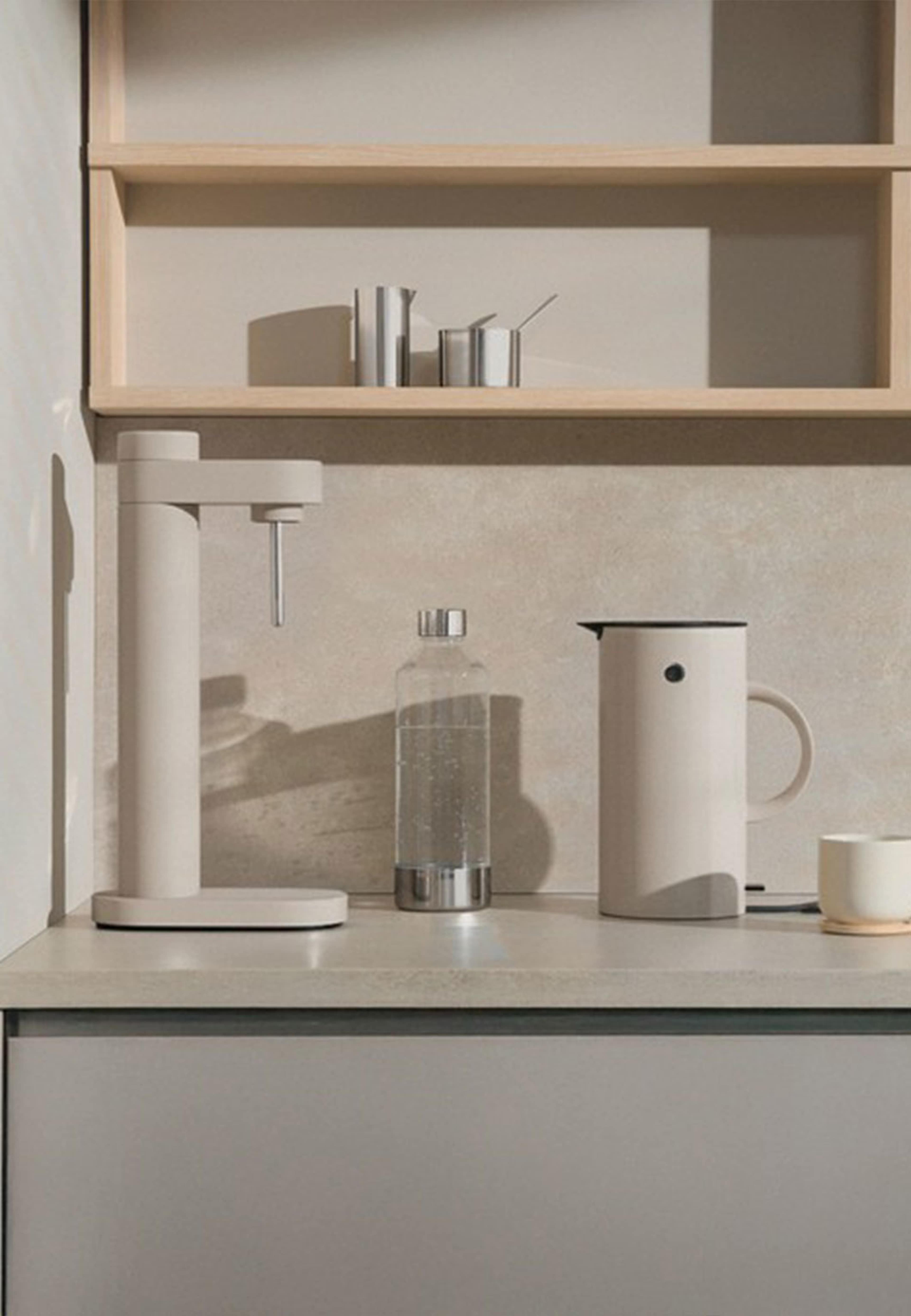 EM77 vattenkokare (EU) 1.5 l sand, från Stelton, i färgen Sand. Klicka för att öppna bilden i stort format