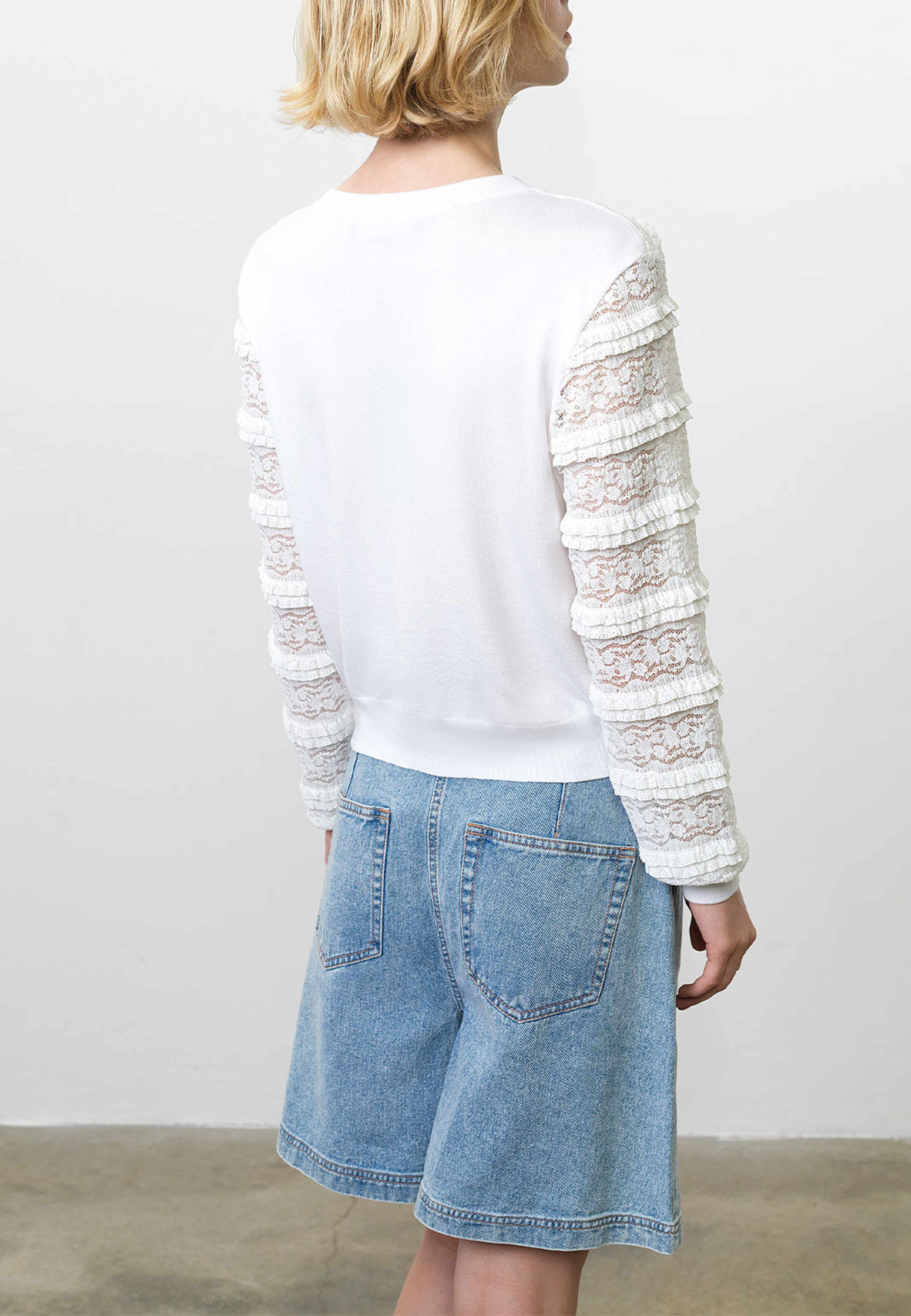 Krista Lace Mix Cardigan, från French Connection, i färgen Summer White. Klicka för att öppna bilden i stort format