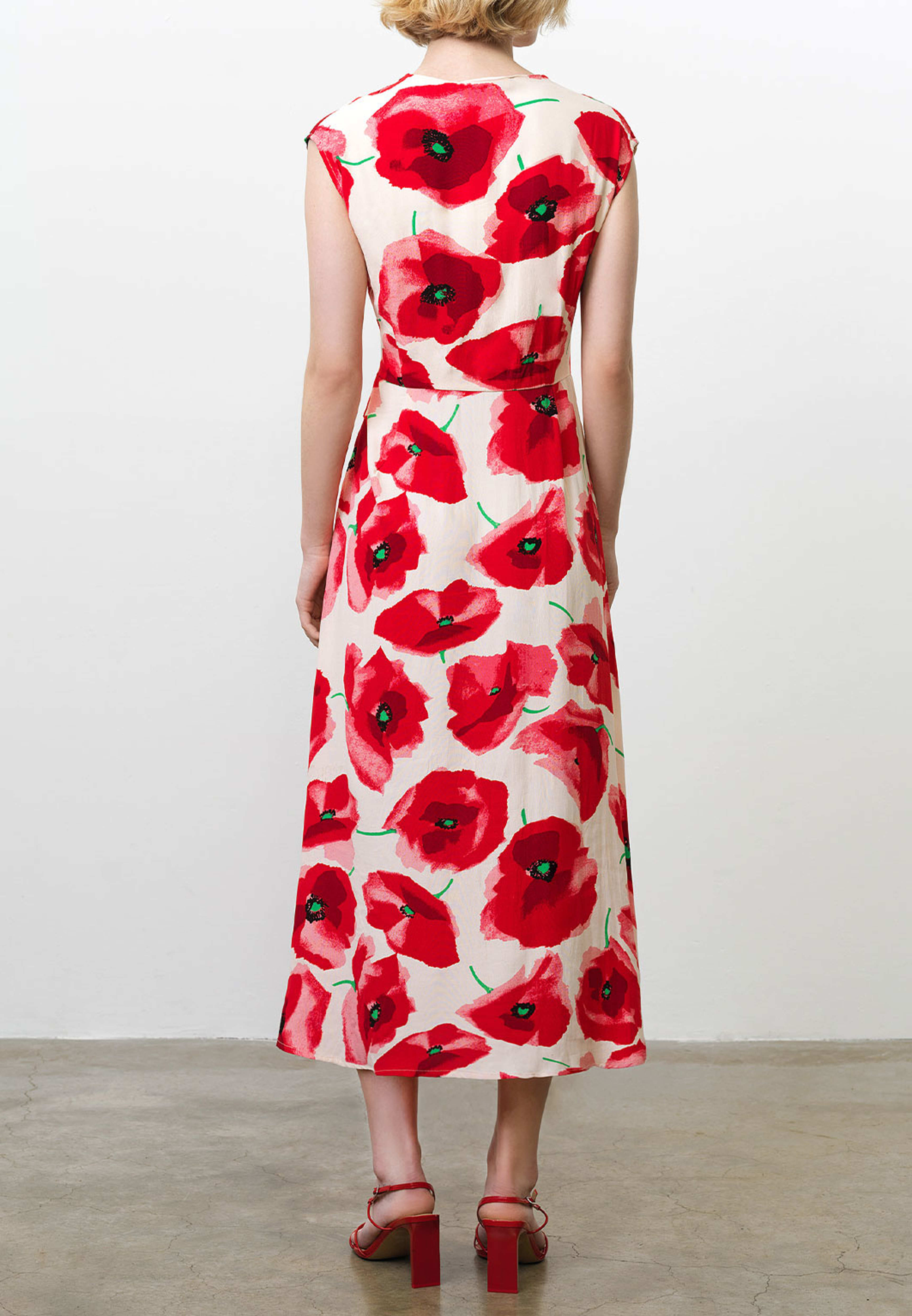 Poppy Eco Lizzie Front Twist Dress, från French Connection, i färgen Poppy Print. Klicka för att öppna bilden i stort format