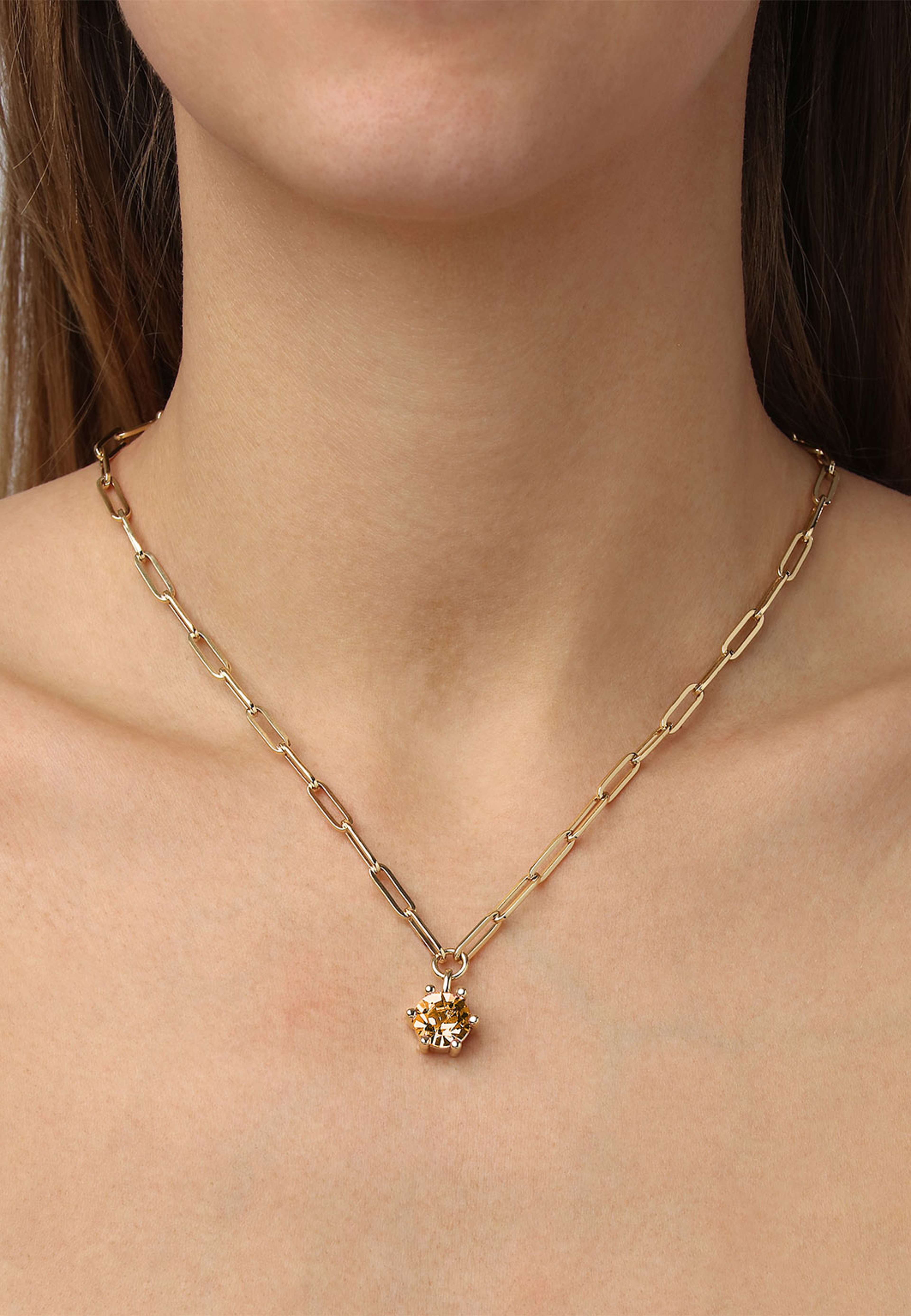 Tessa SG Peach, från Dyrberg & Kern, i färgen Sg Peach. Klicka för att öppna bilden i stort format