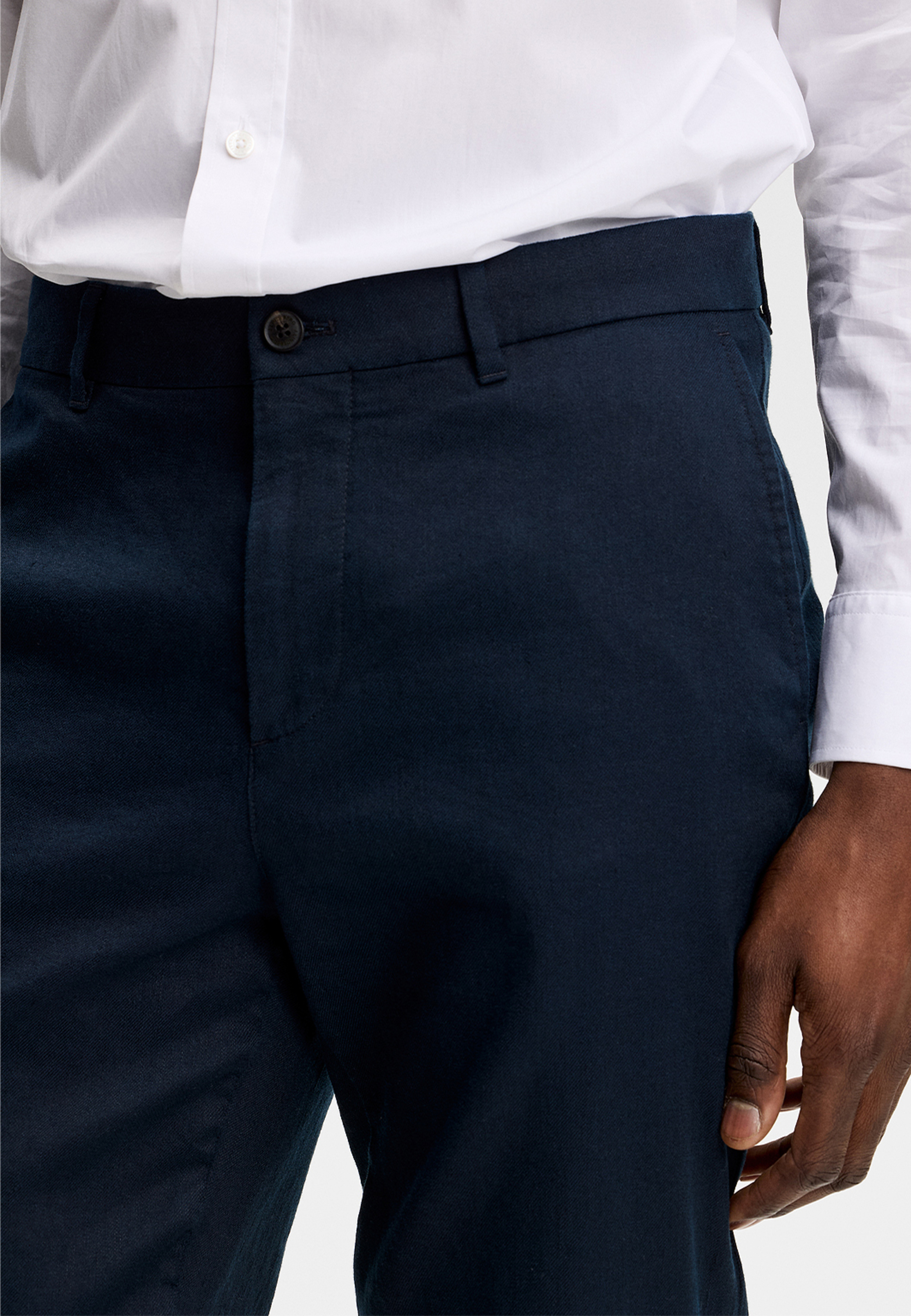 Logan Stretch Linen Pants, från J.Lindeberg, i färgen Jl Navy. Klicka för att öppna bilden i stort format