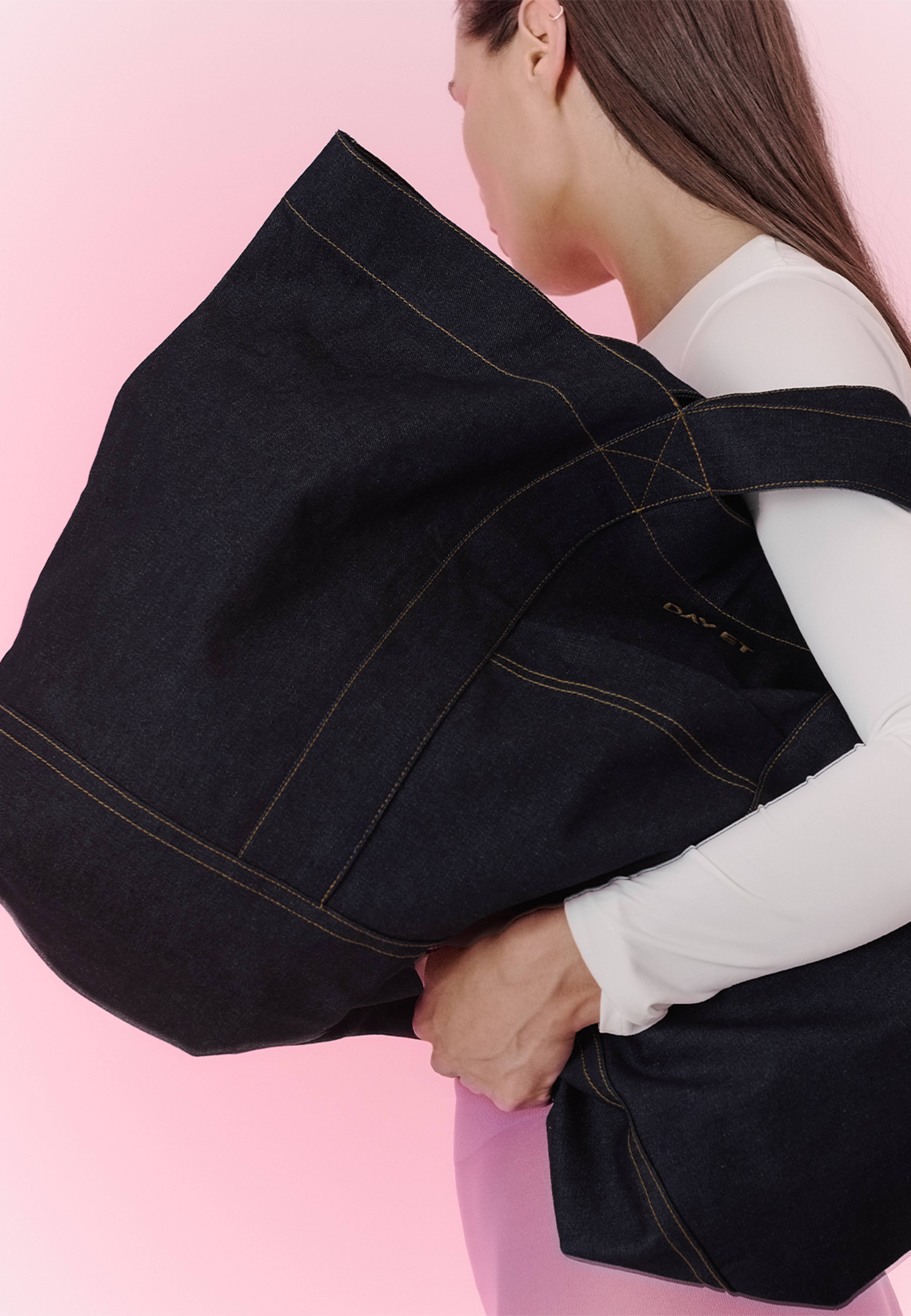 Dark Denim Weekend, från DAY ET, i färgen Dark Denim. Klicka för att öppna bilden i stort format