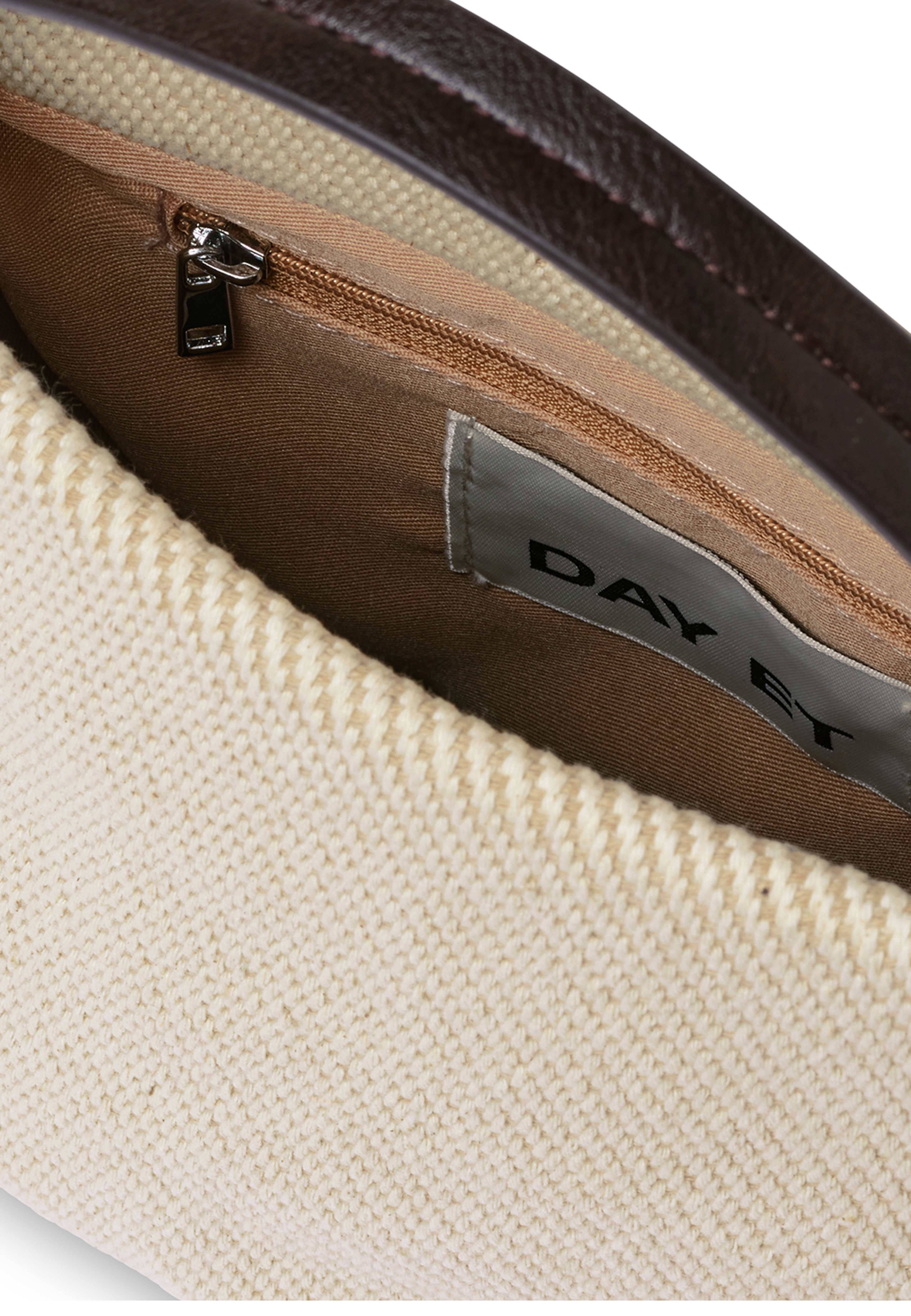 Structure Twill Shoulder, från DAY ET, i färgen Whitecap Gray. Klicka för att öppna bilden i stort format