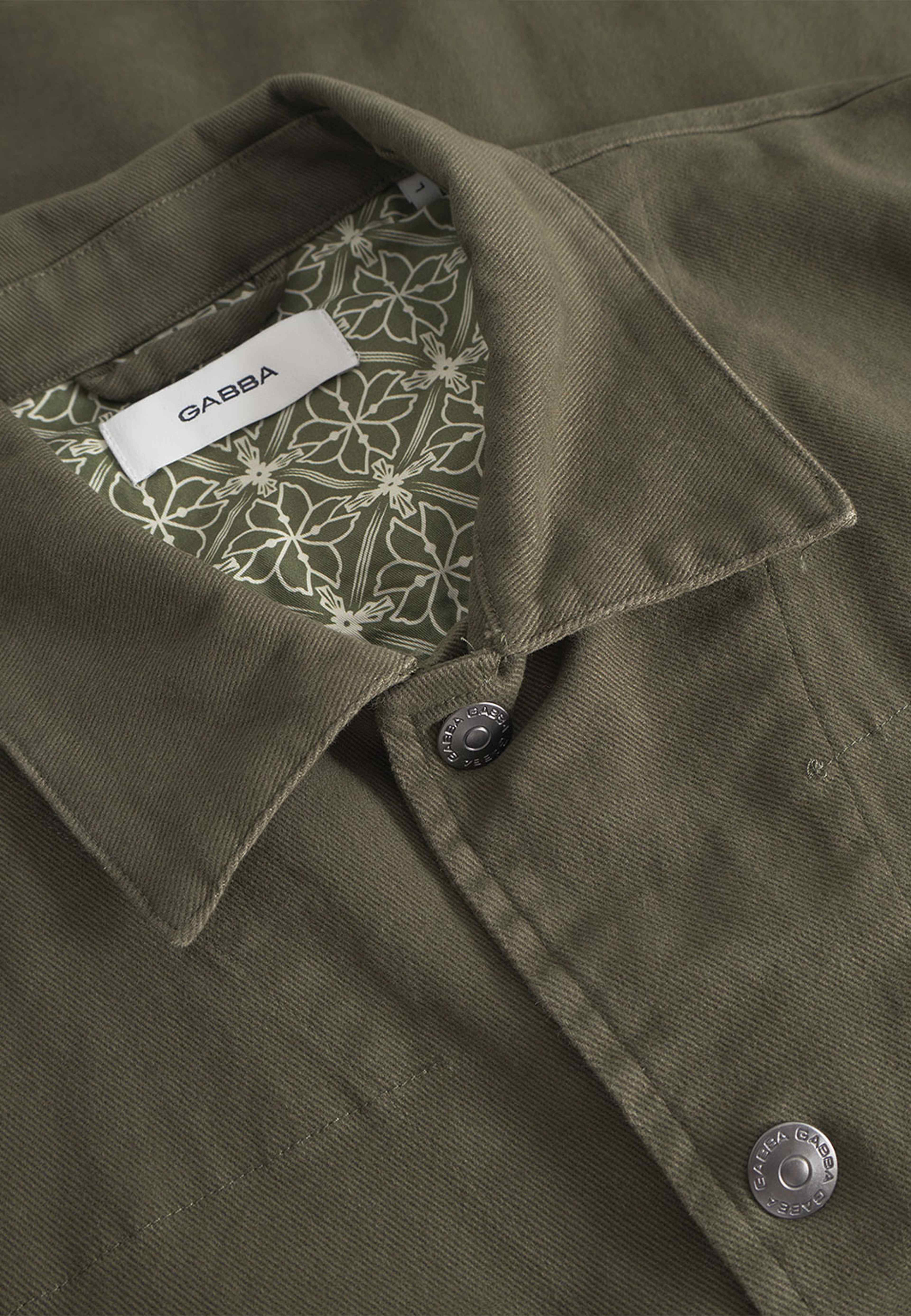 beta Twill Overshirt, från GABBA, i färgen Army. Klicka för att öppna bilden i stort format