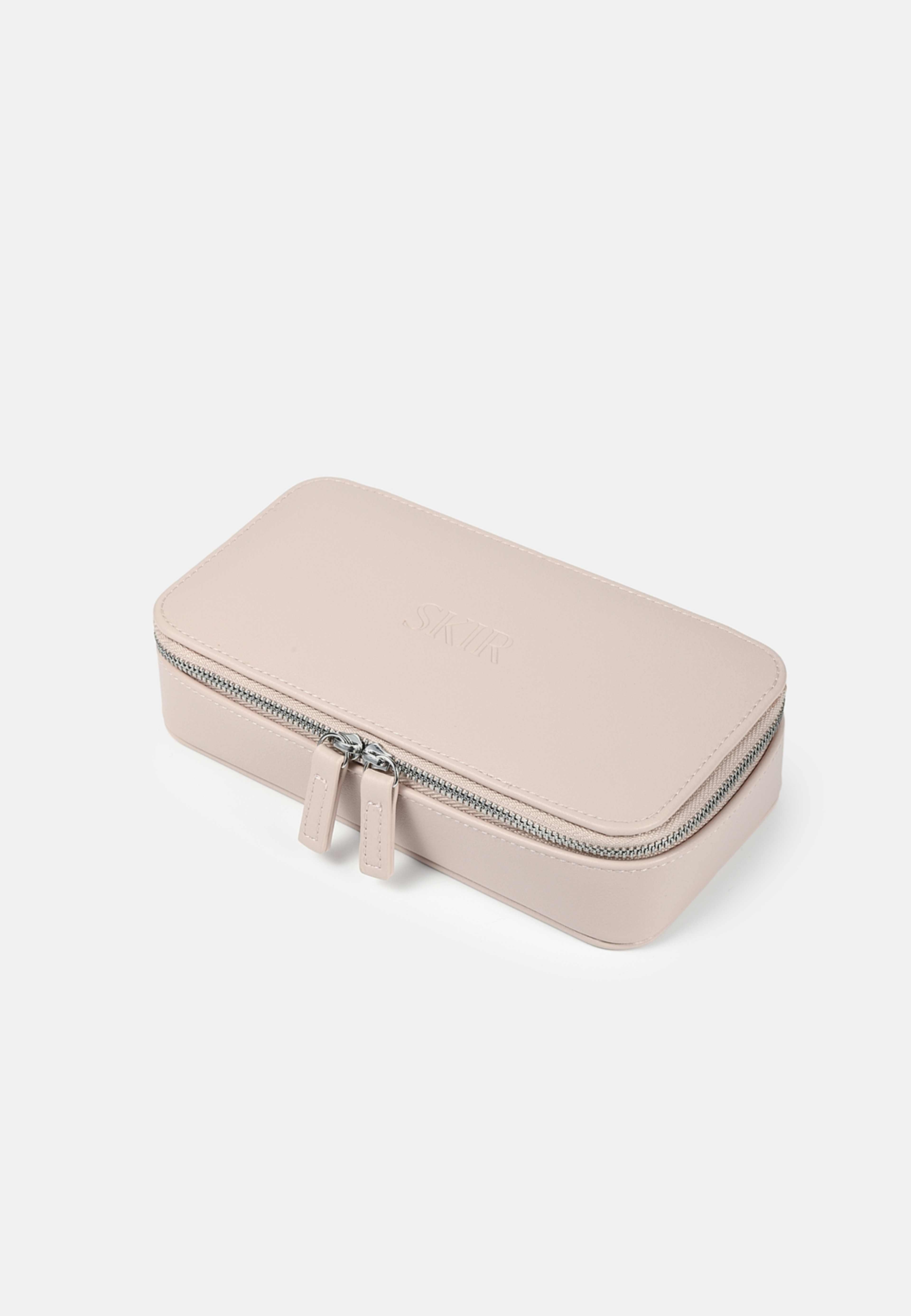Compact Cosmetics Case, från Skir, i färgen Petal. Klicka för att öppna bilden i stort format