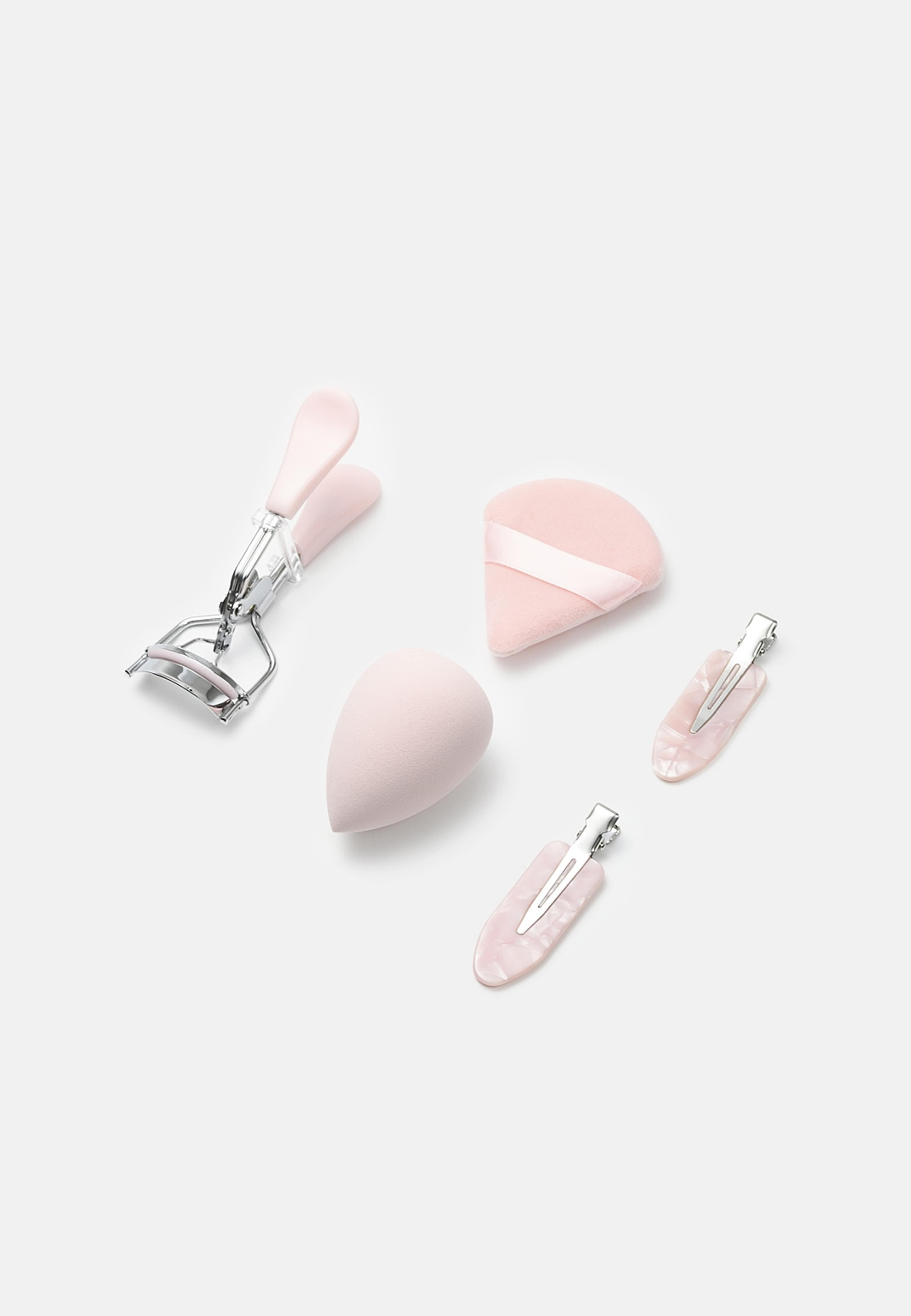 Get Ready Routine Set, från Å BEAUTY, i färgen Lt Pink. Klicka för att öppna bilden i stort format