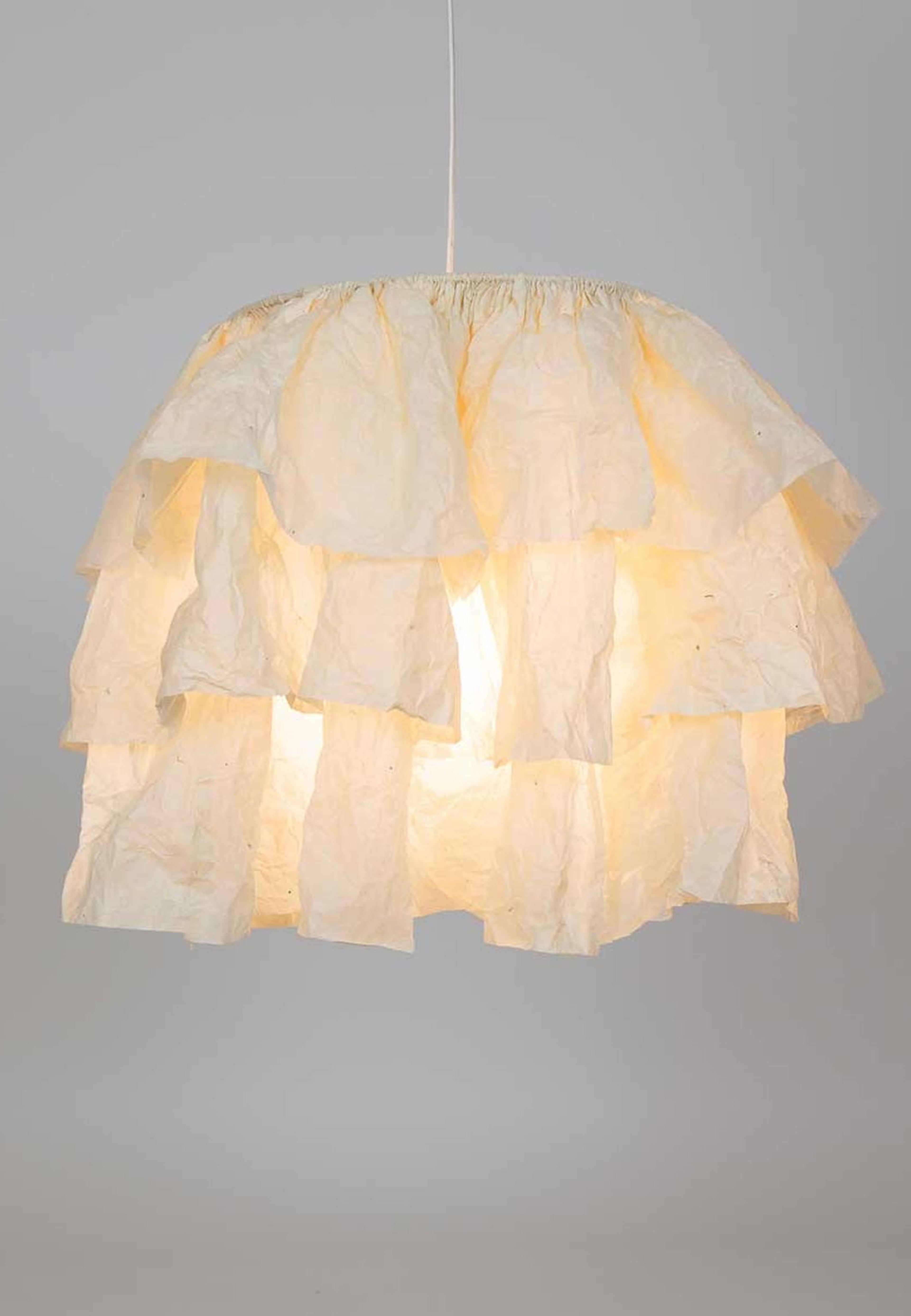 Flounce lampskärm l offwhite, från A World of Craft, i färgen Vit. Klicka för att öppna bilden i stort format