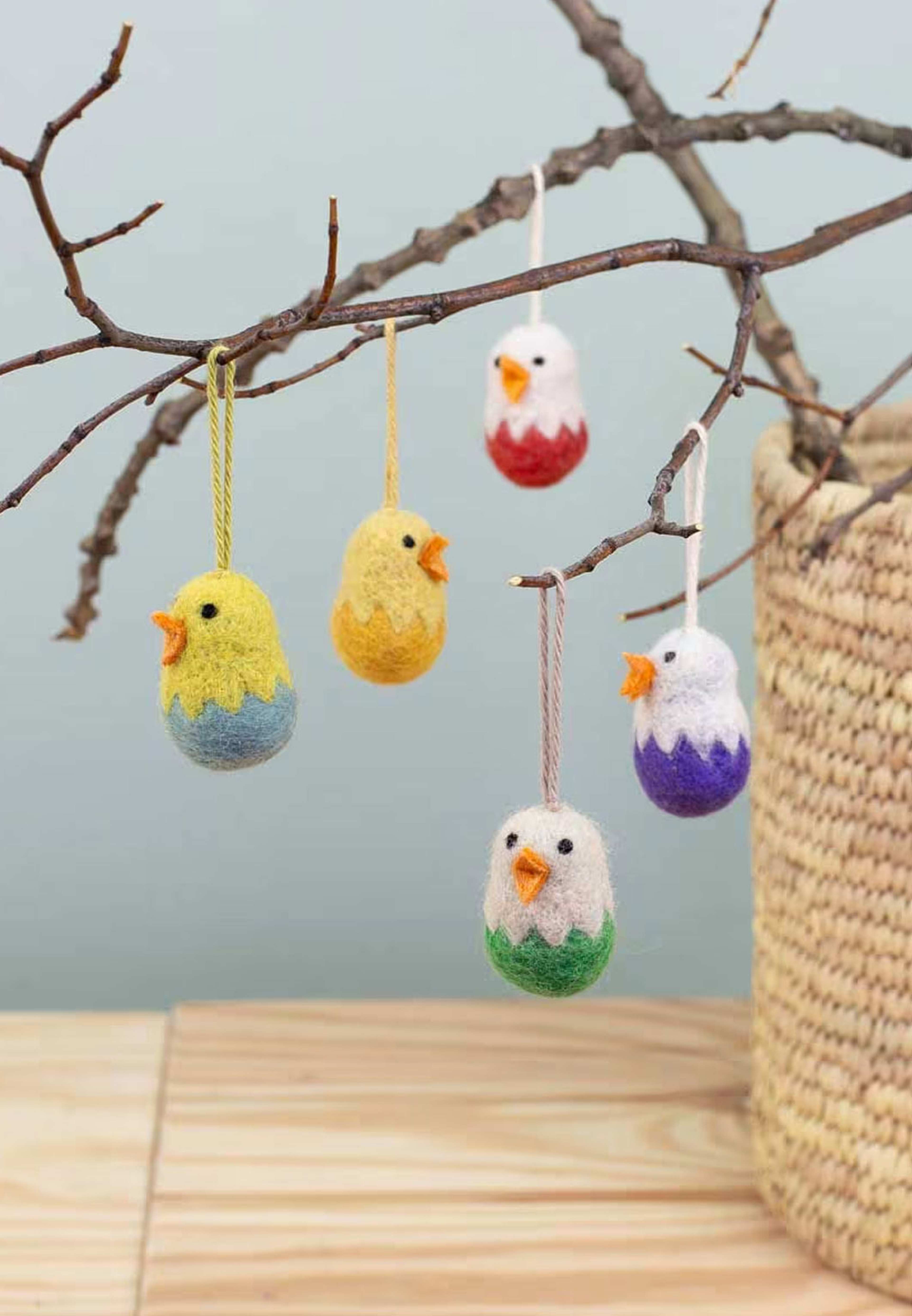 Chick in egg påskhänge 5-p, från A World of Craft, i färgen Multi. Klicka för att öppna bilden i stort format