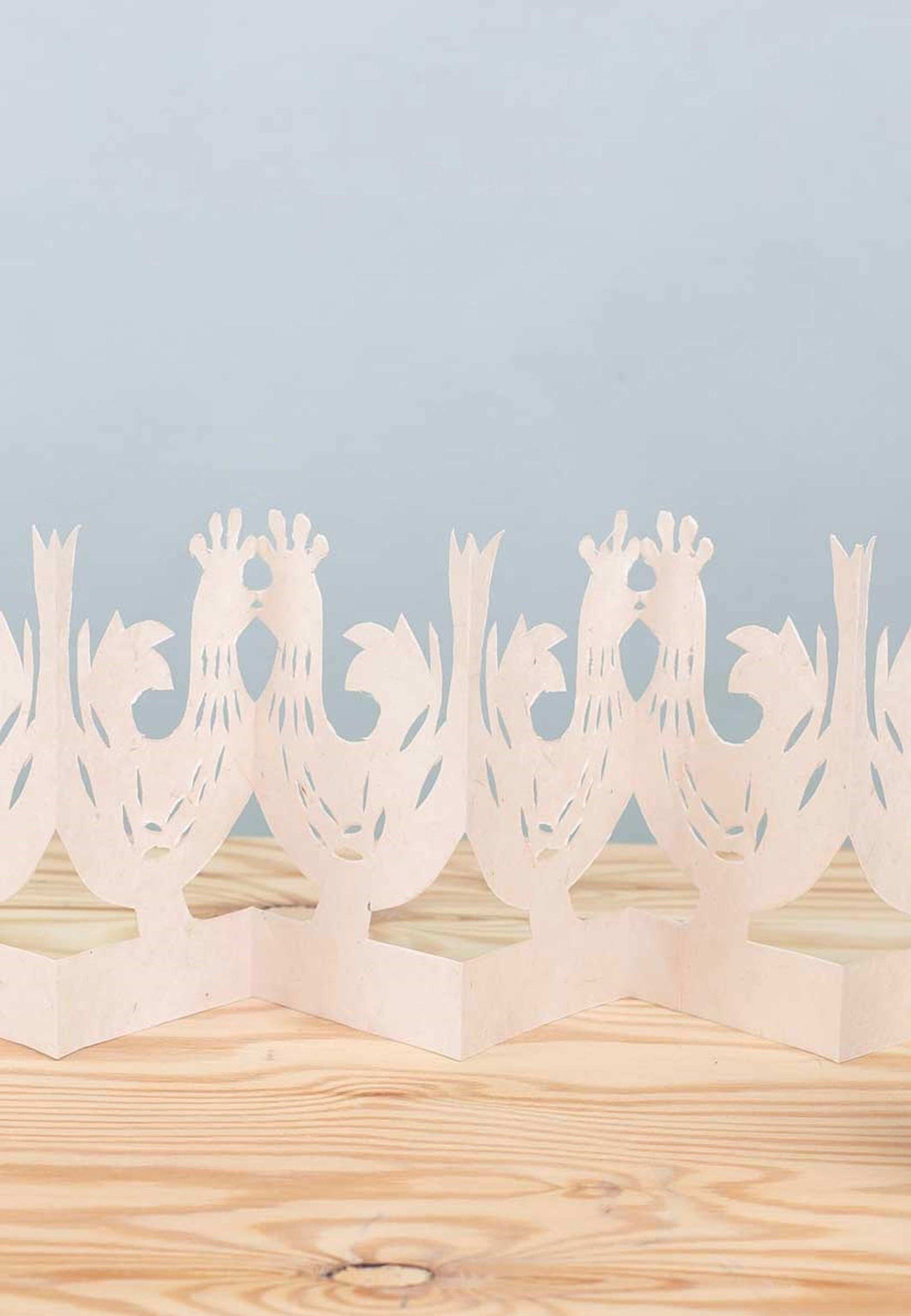 Hen bords-/fönsterdekoration, från A World of Craft, i färgen Vit. Klicka för att öppna bilden i stort format