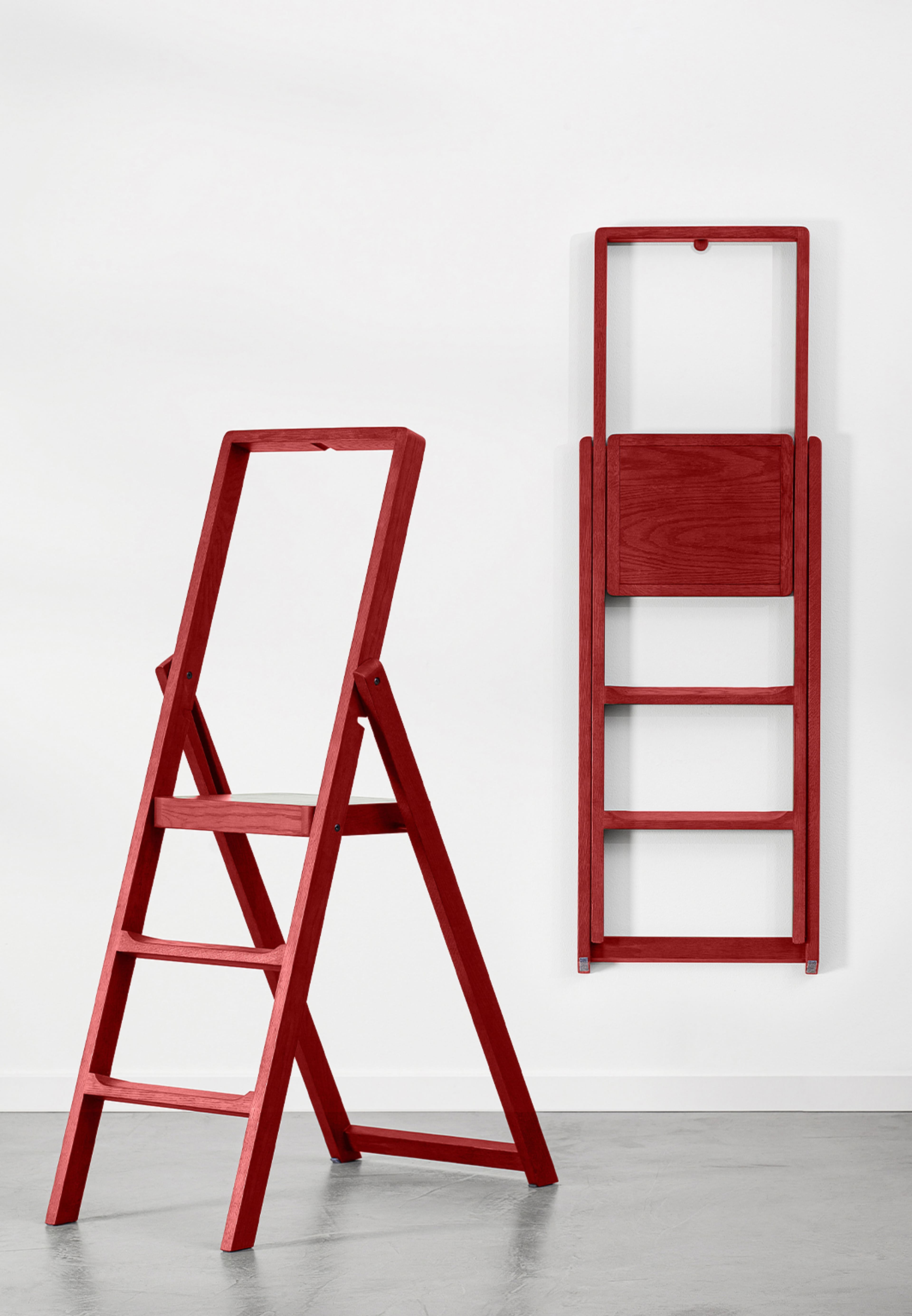 Step stepladder, från Design House Stockholm, i färgen Red. Klicka för att öppna bilden i stort format
