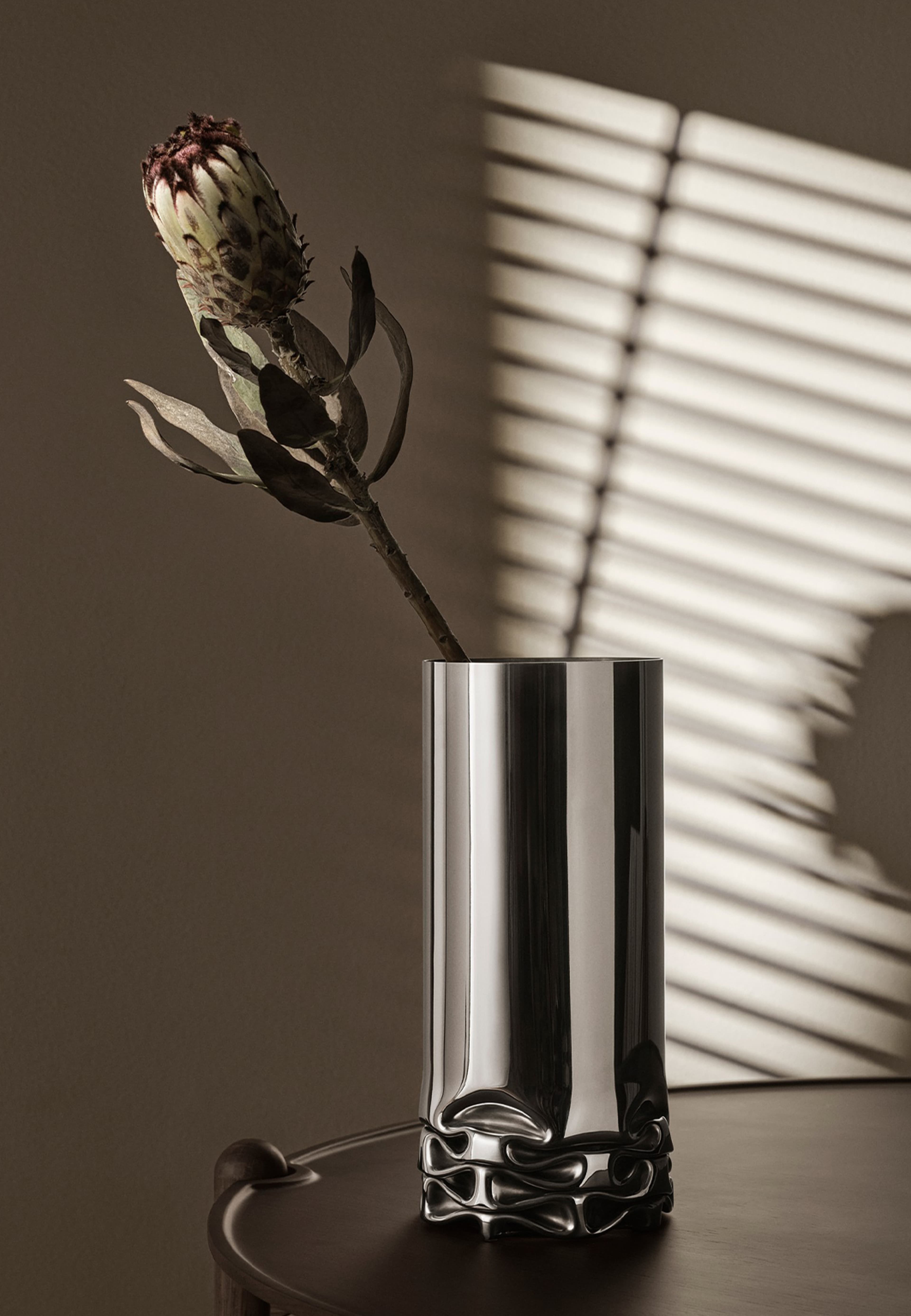 Hydraulic Vase XL, från Design House Stockholm, i färgen Stainless Steel. Klicka för att öppna bilden i stort format
