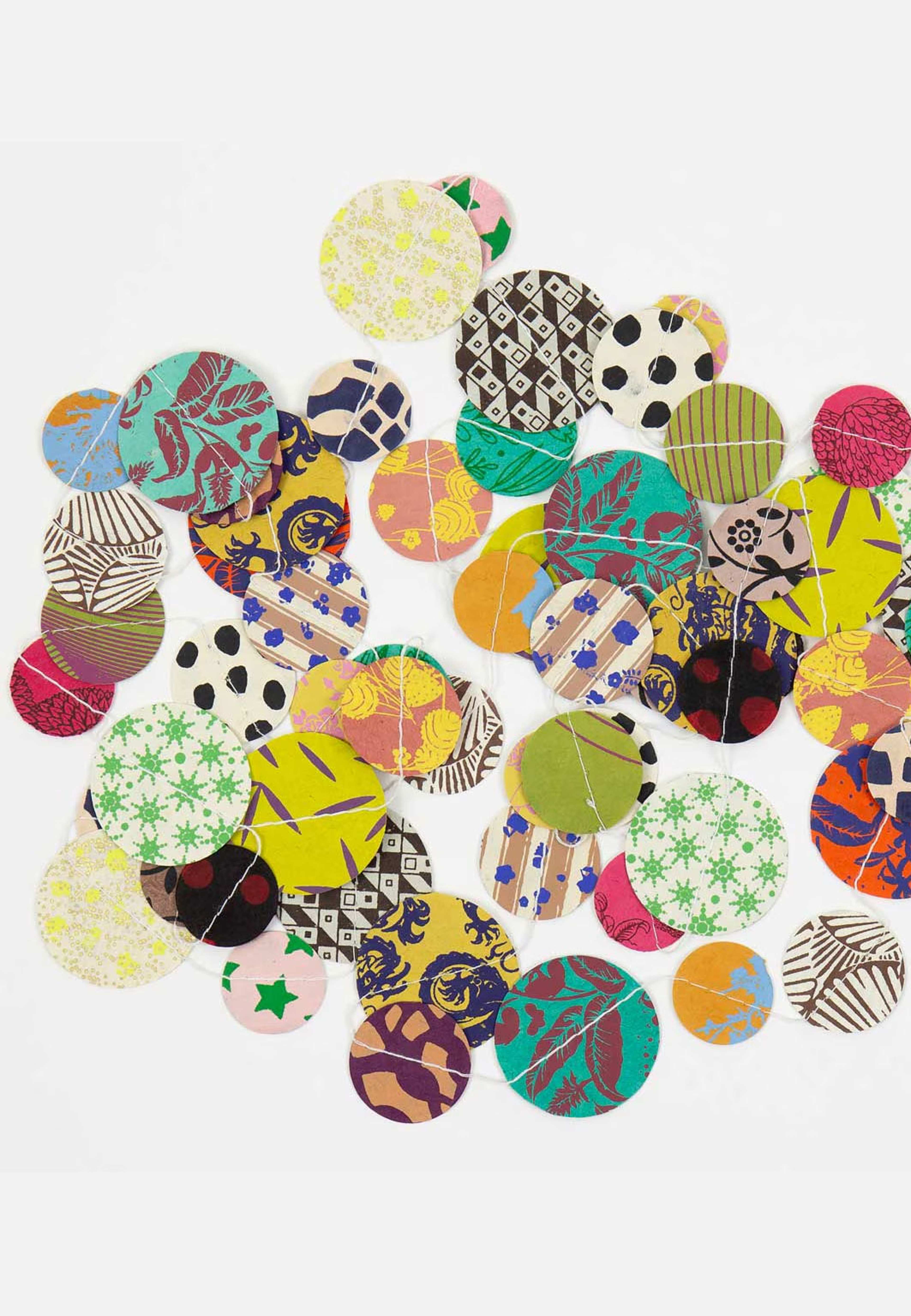 Dots in a row girlang, från A World of Craft, i färgen Multi. Klicka för att öppna bilden i stort format