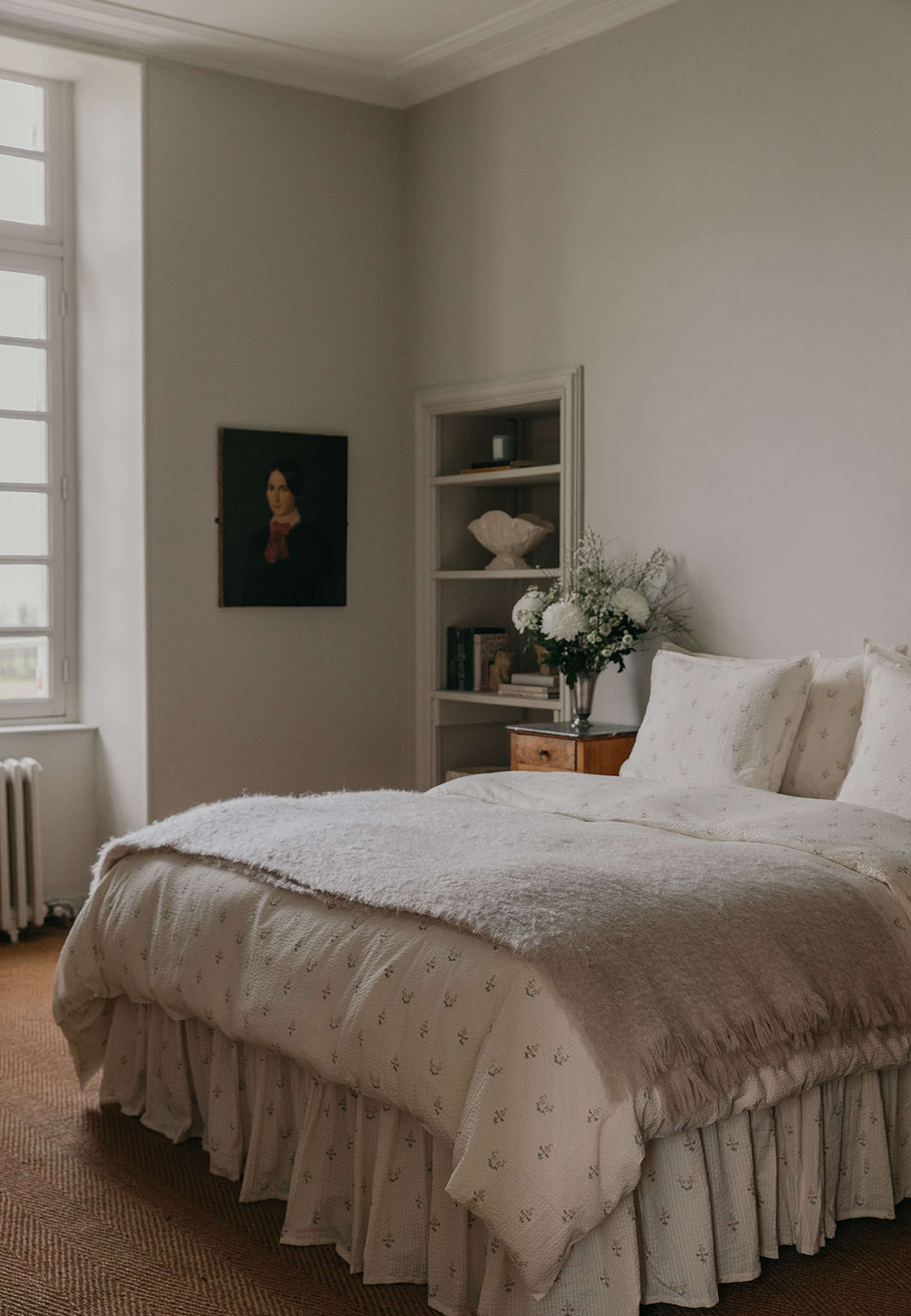 Seersucker Bed Skirt, från Garbo&Friends, i färgen La Fraise. Klicka för att öppna bilden i stort format