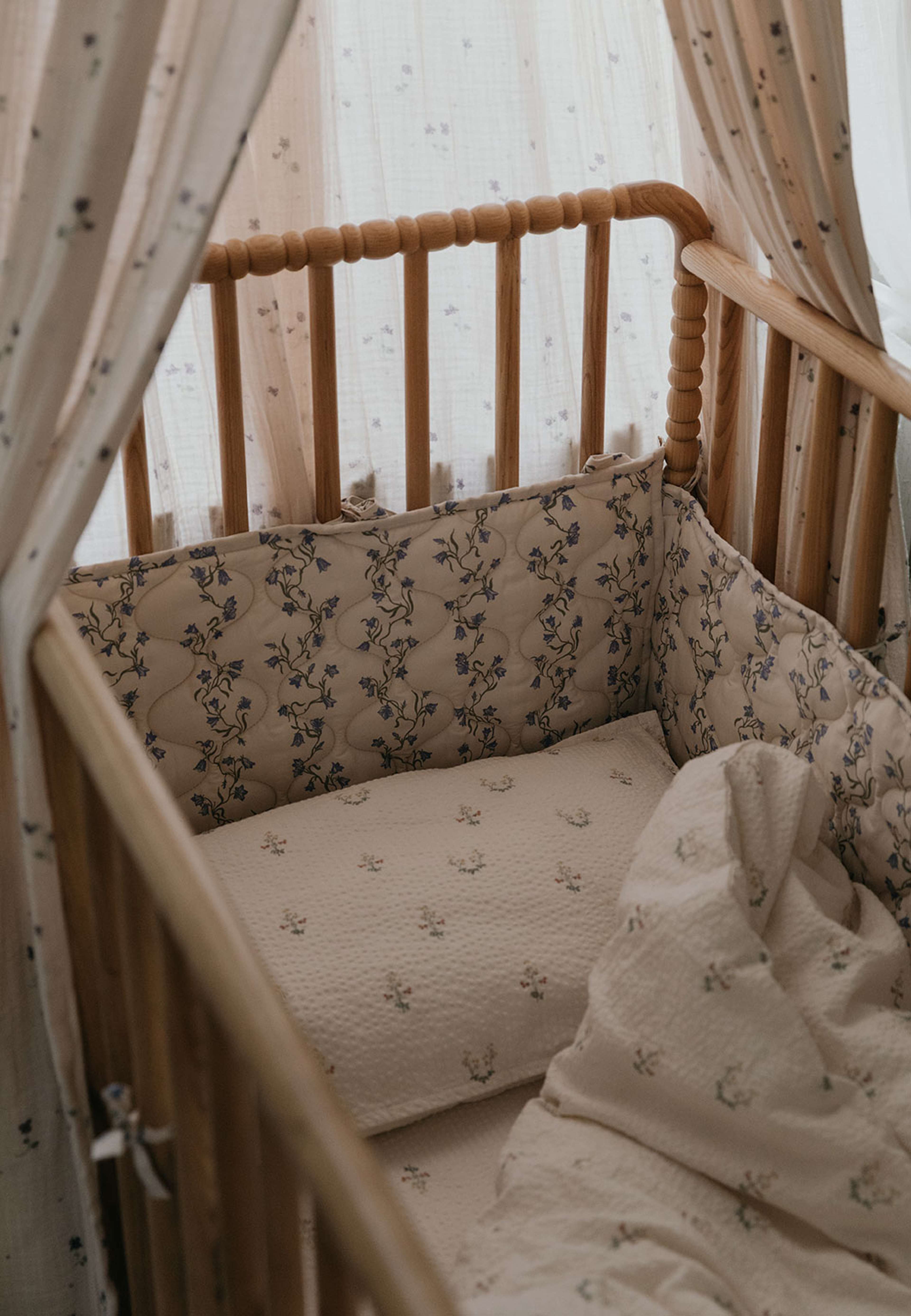 Seersucker Bed Set Junior, från Garbo&Friends, i färgen La Fraise. Klicka för att öppna bilden i stort format