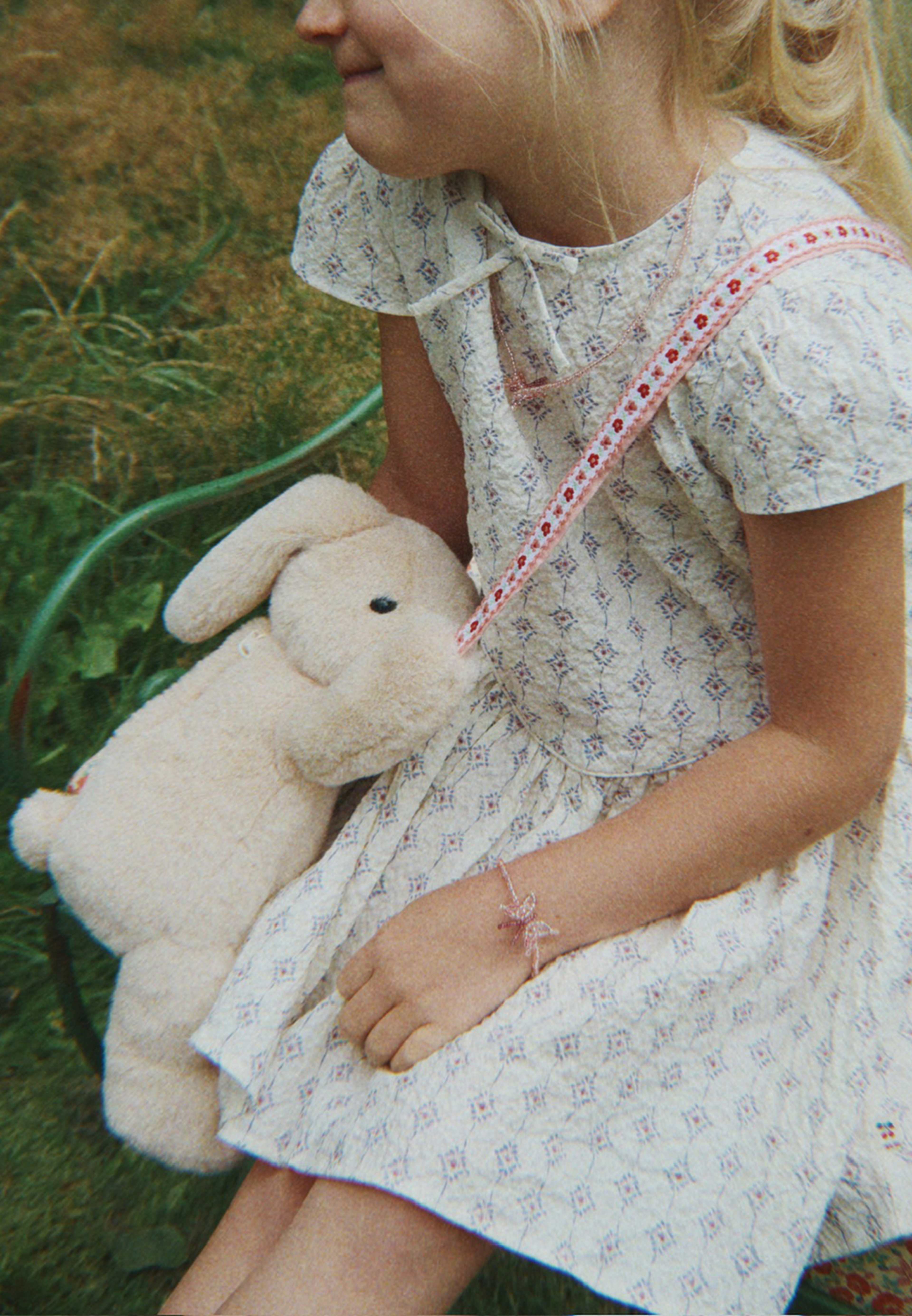 Teddy Bag, från Konges Sløjd, i färgen Bunny. Klicka för att öppna bilden i stort format