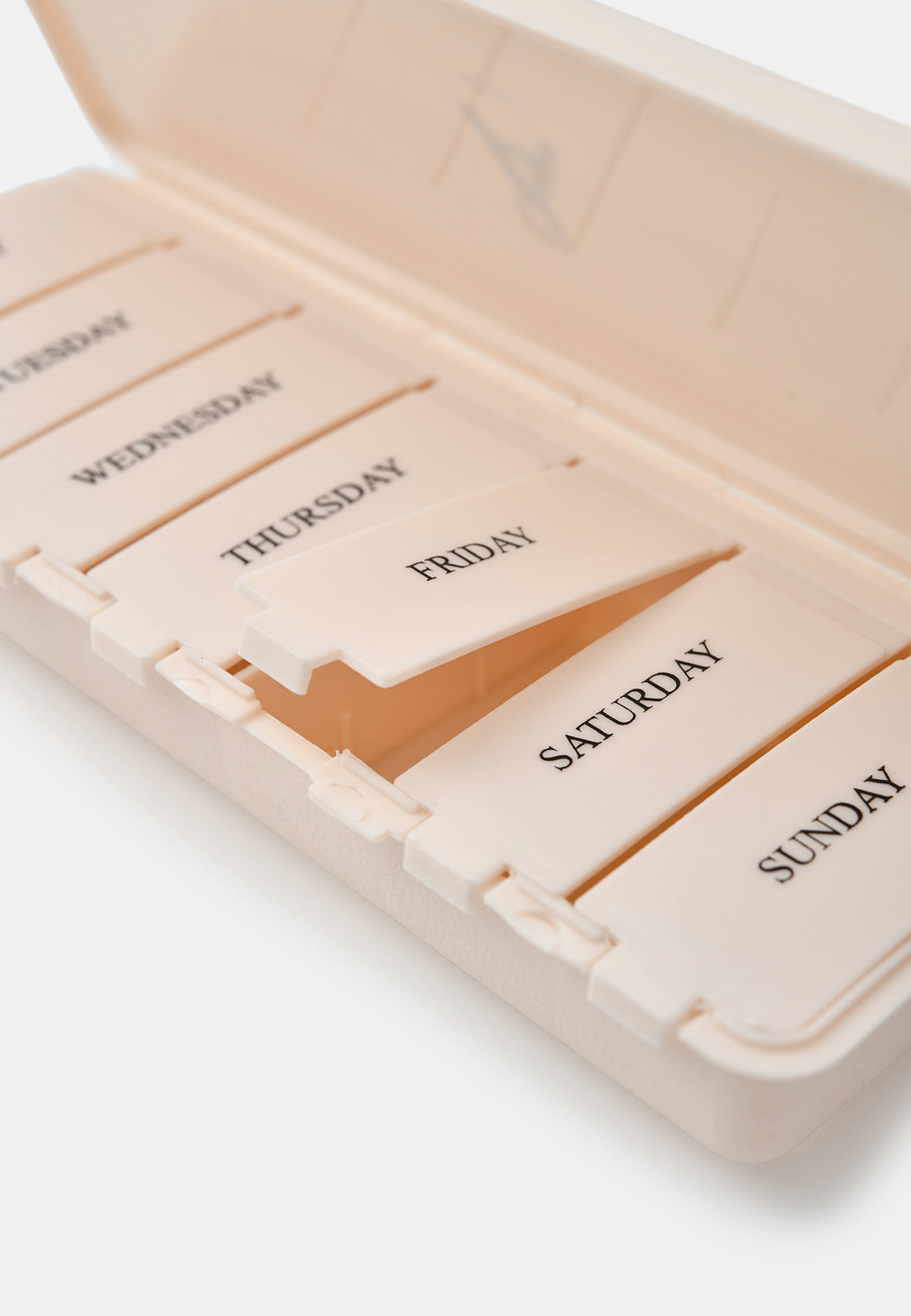 Doseringsask 7 dagar, från Å BEAUTY, i färgen Lt Beige. Klicka för att öppna bilden i stort format