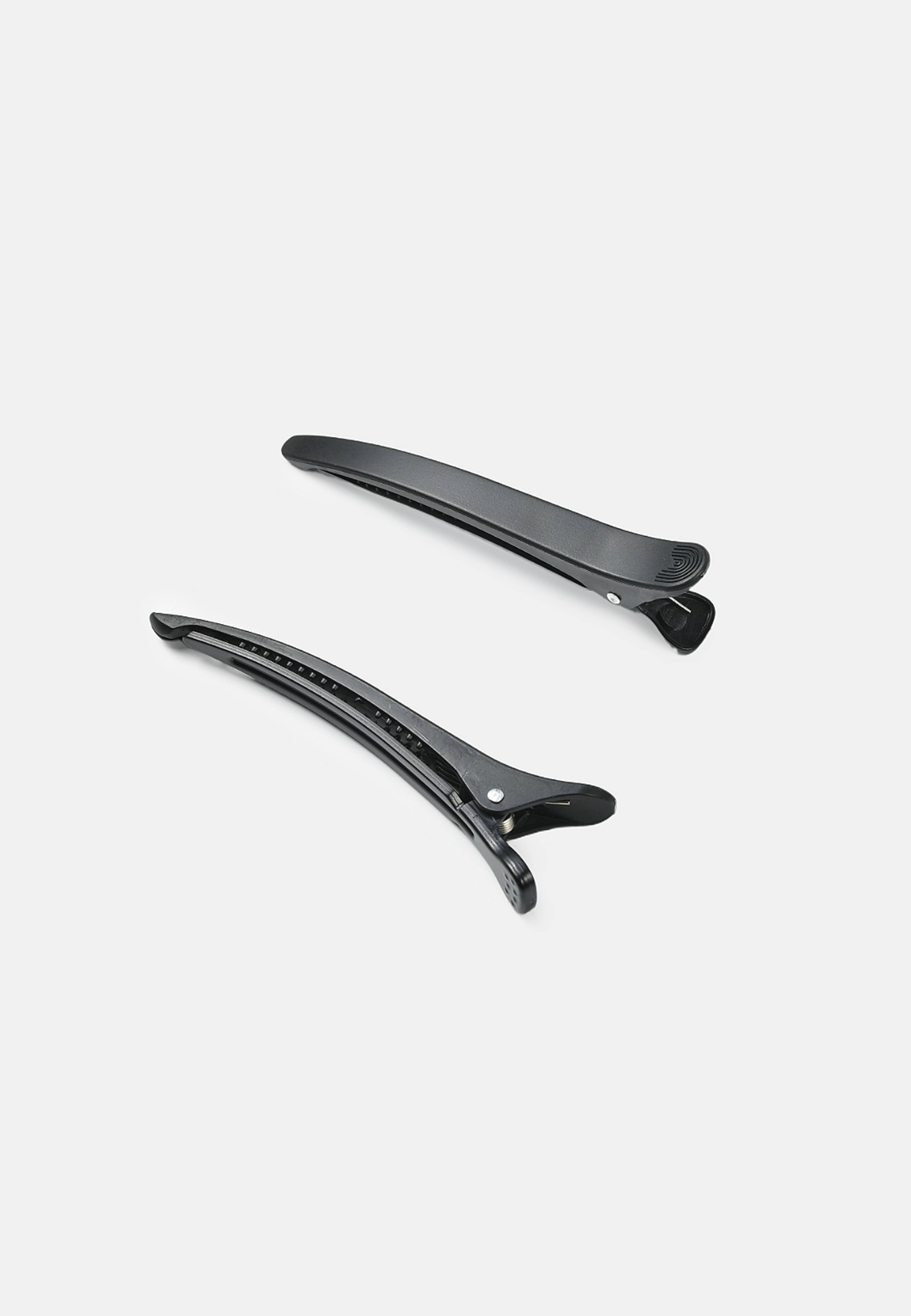 Sectioning Clips, 2-pack, från Å BEAUTY, i färgen Black. Klicka för att öppna bilden i stort format