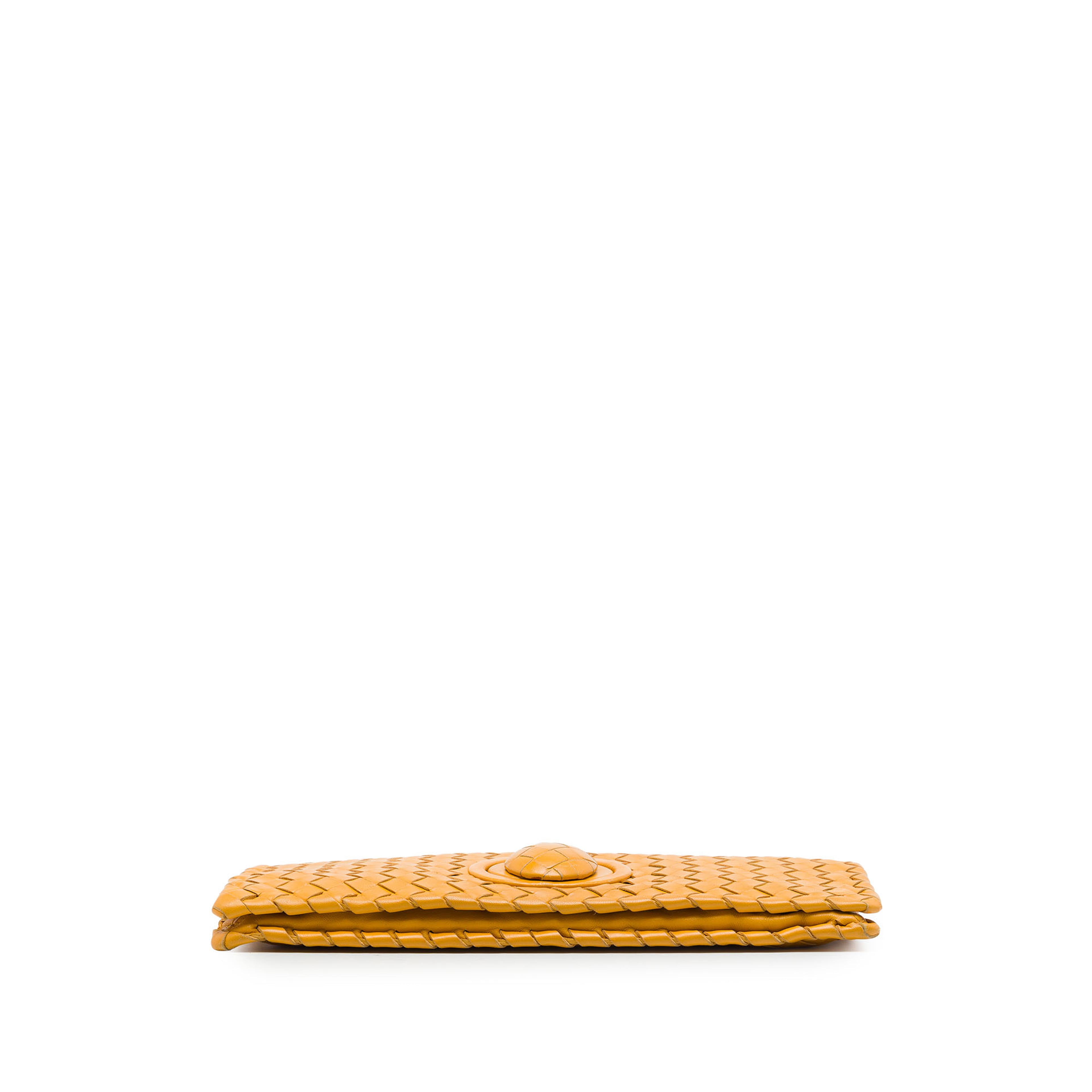 Bottega Veneta Nappa Intrecciato Turn Lock Clutch, från Luxclusif, i färgen gul. Klicka för att öppna bilden i stort format