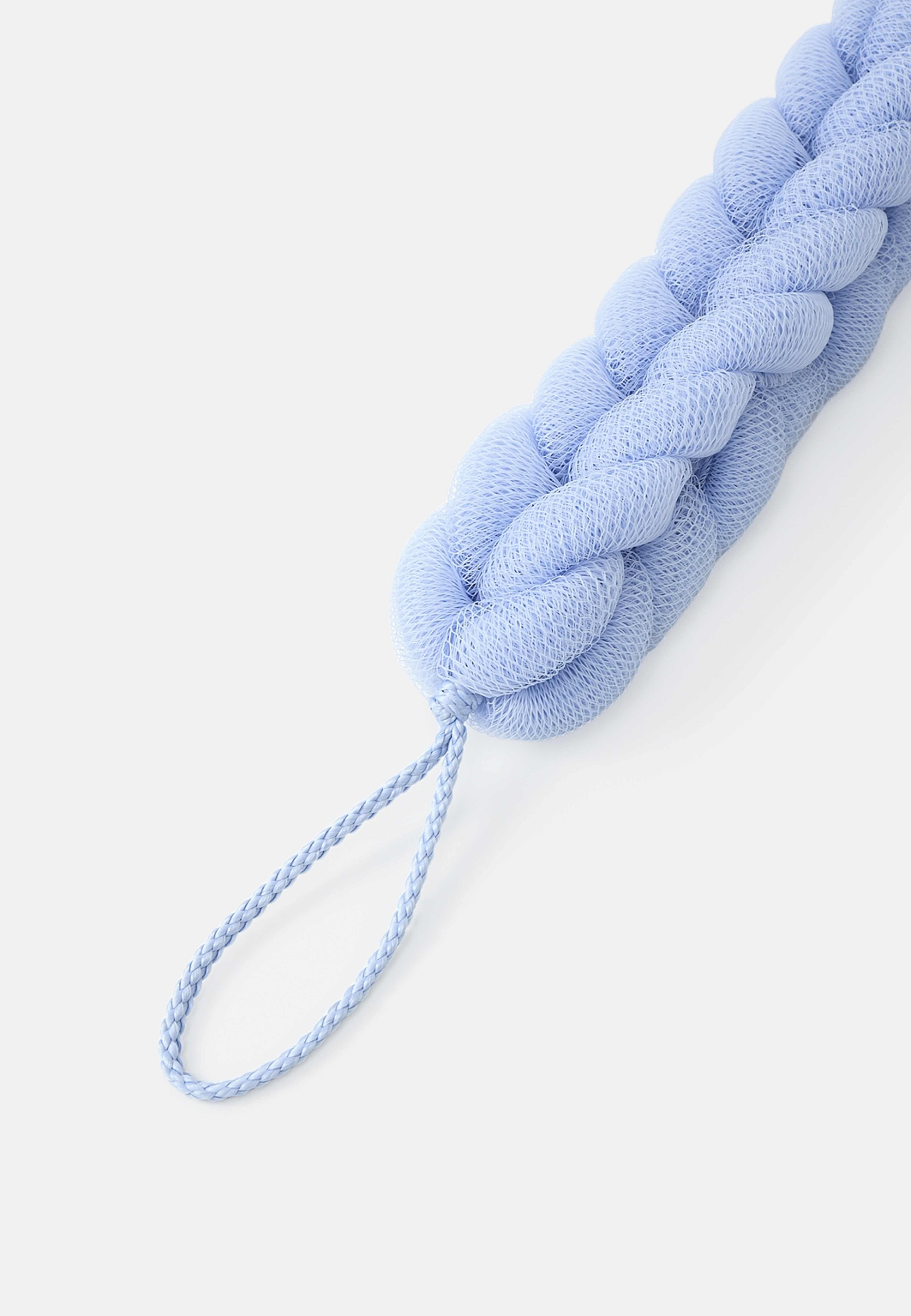 Flätad tvättsvamp, från Å BEAUTY, i färgen Lt Blue. Klicka för att öppna bilden i stort format