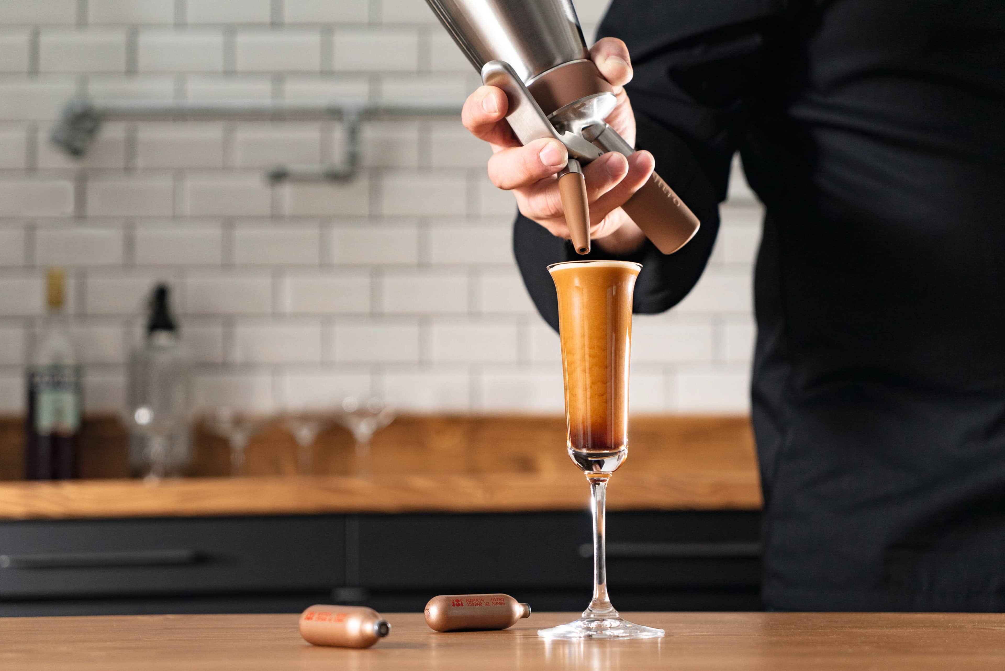 Sifon Nitro Whip 1 liter, från iSi. Klicka för att öppna bilden i stort format