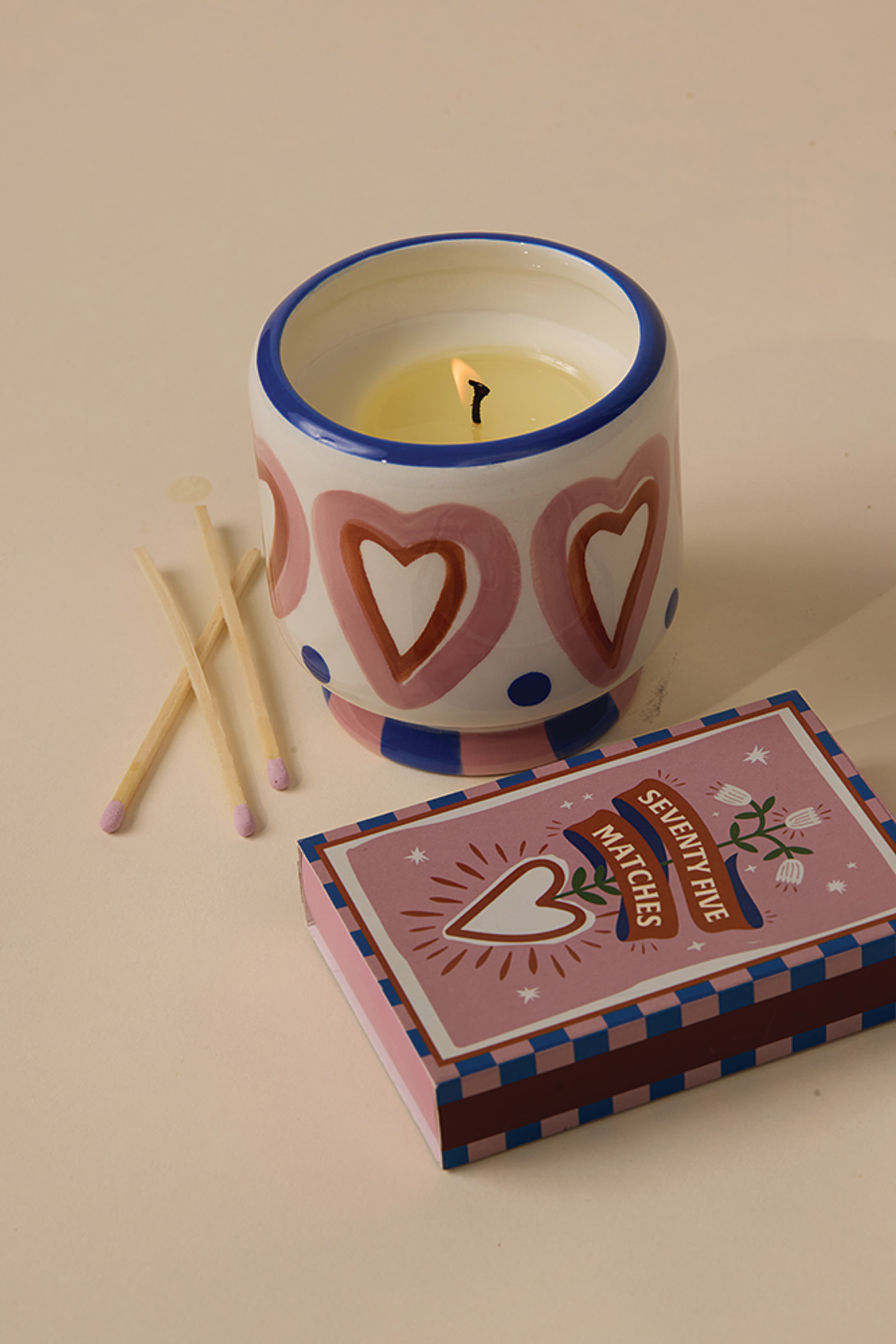Tändstickor Adopo Hearts, Rosa, från Paddywax. Klicka för att öppna bilden i stort format