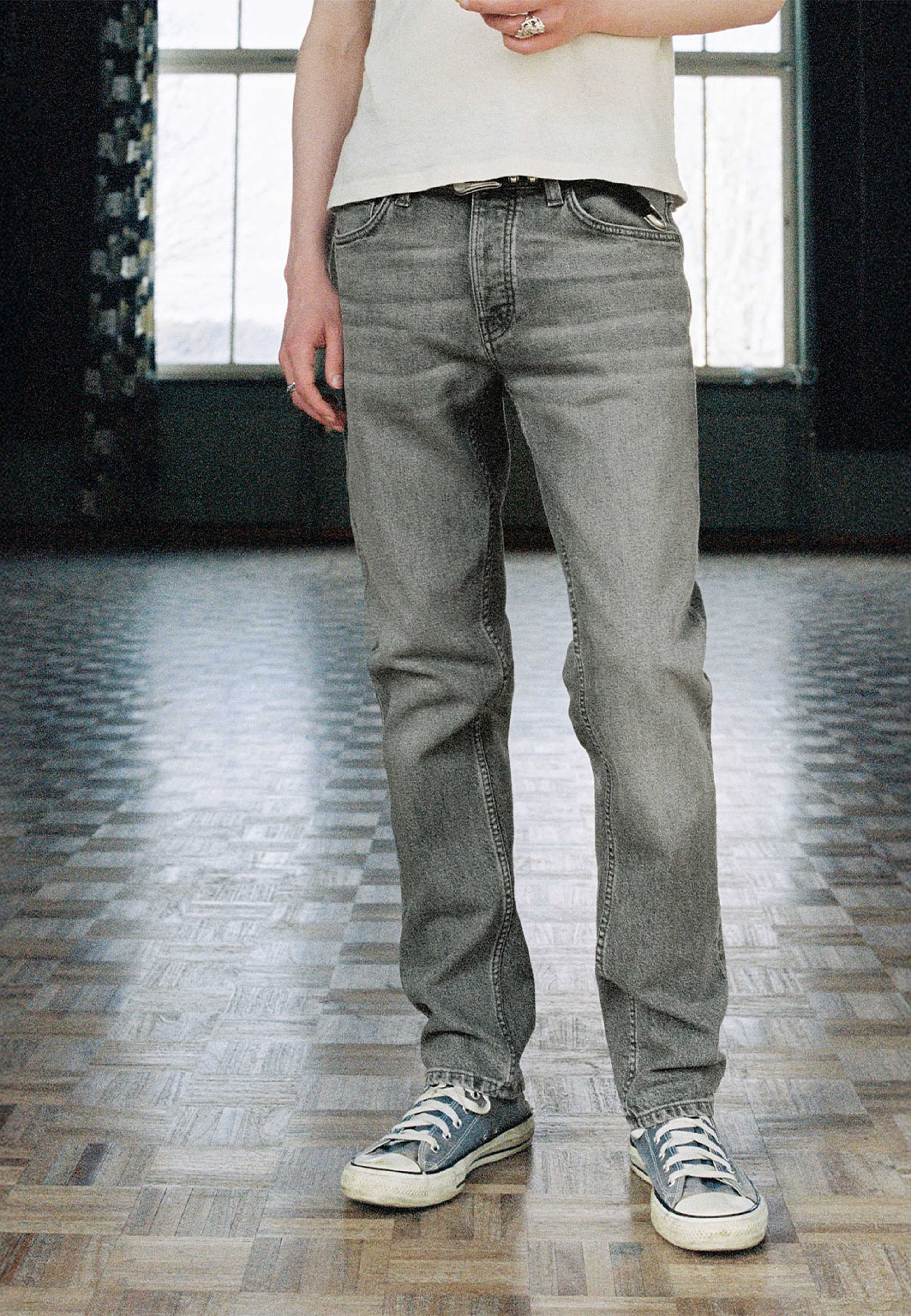 Solid Ollie Pale Ash, från Nudie Jeans, i färgen Pale Ash. Klicka för att öppna bilden i stort format